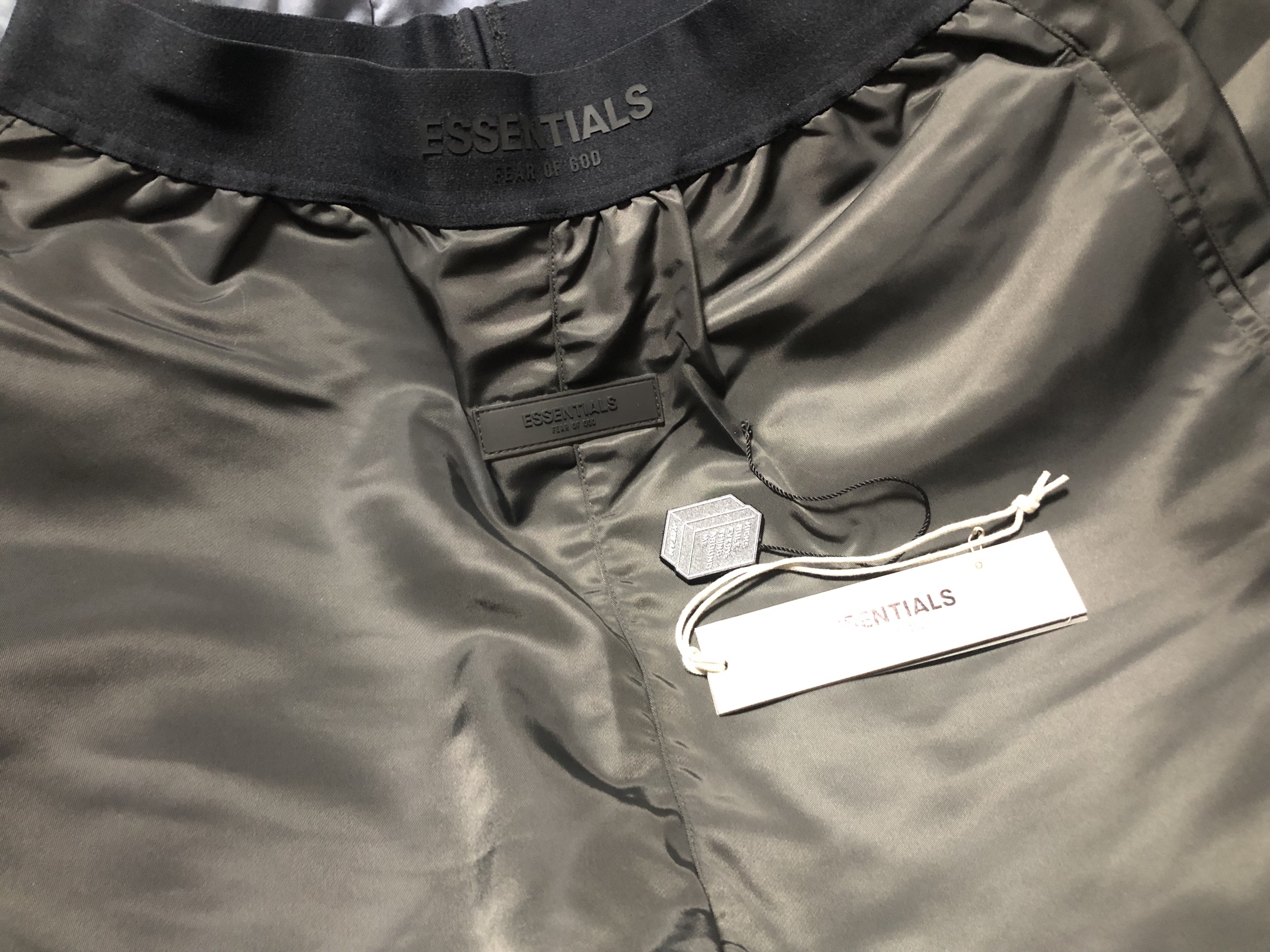 Essentials Relaxed Nylon Trousers Iron - 22SS 착용 스타일