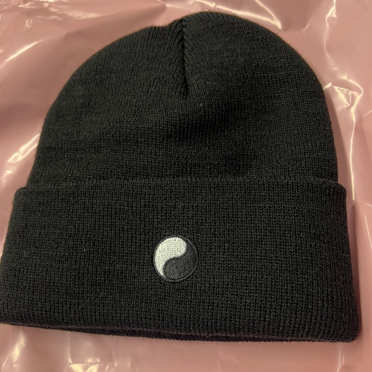Stussy x Our Legacy Yin Yang Beanie Black 착용 스타일 - 1