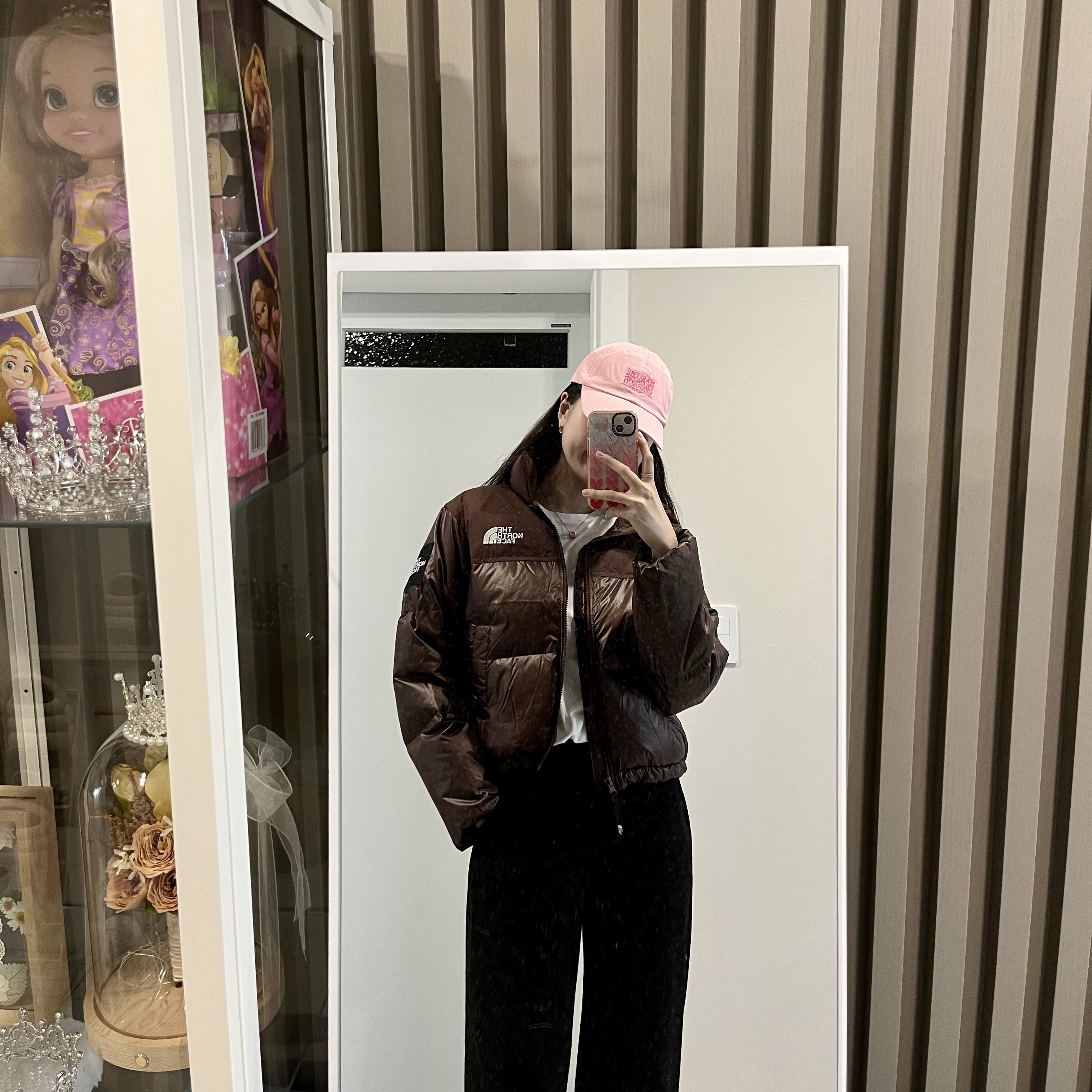(W) The North Face White Label Novelty Nuptse Down Jacket Cocoa Brown 착용 스타일