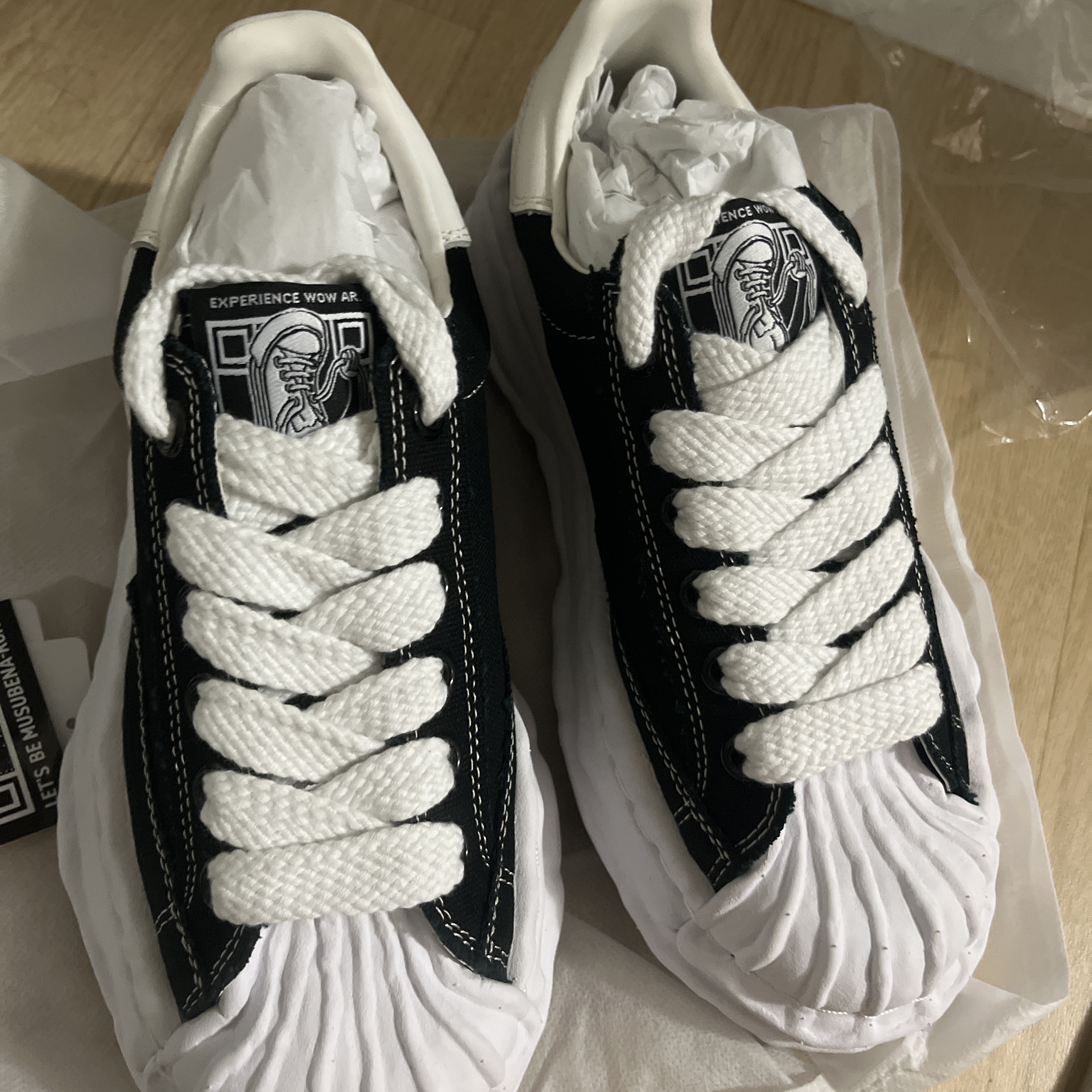 Maison Mihara Yasuhiro x WOW Blakey OG Sole Canvas Low-top Sneakers Nero 착용 스타일 - 1