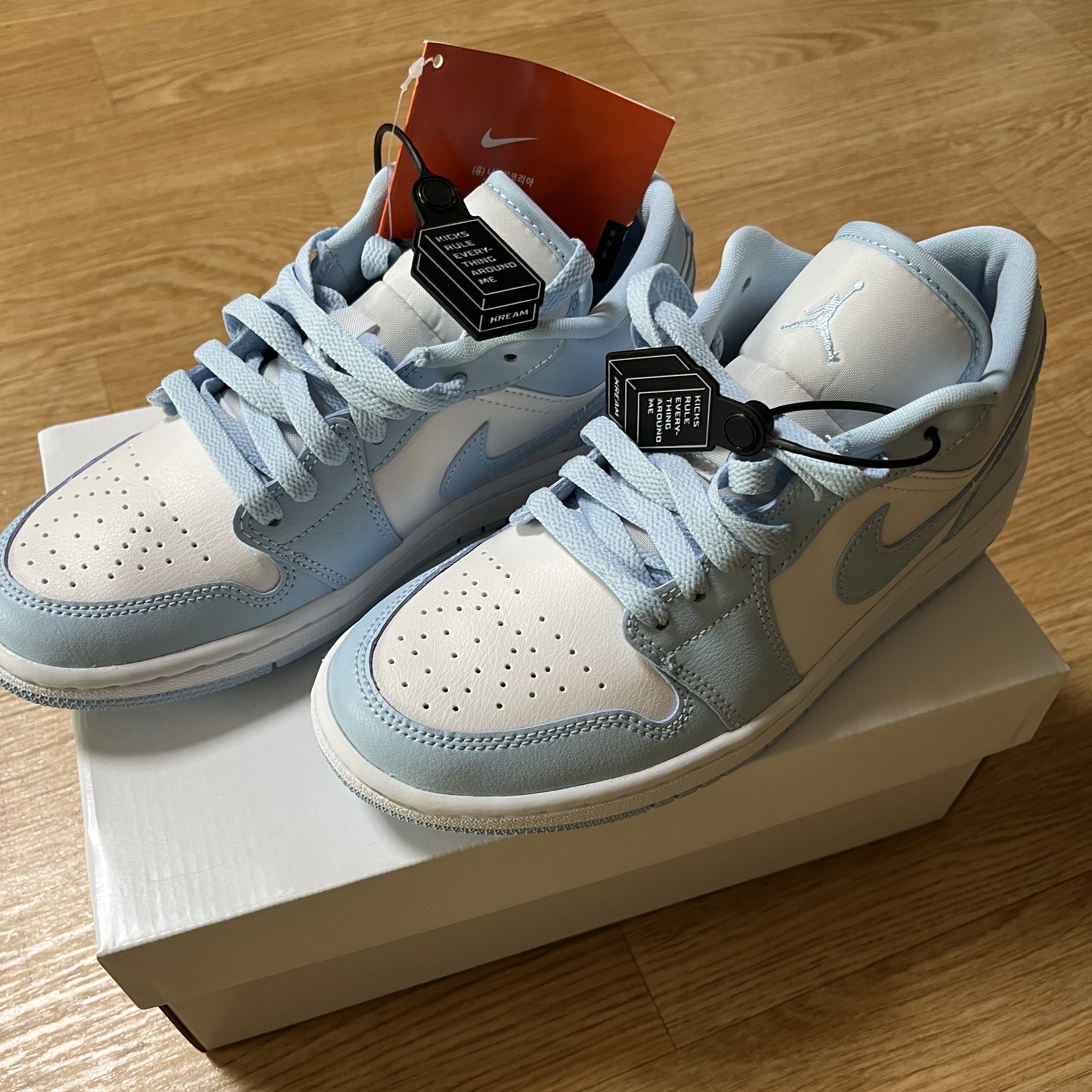 (W) Jordan 1 Low White Ice Blue 착용 스타일 - 1