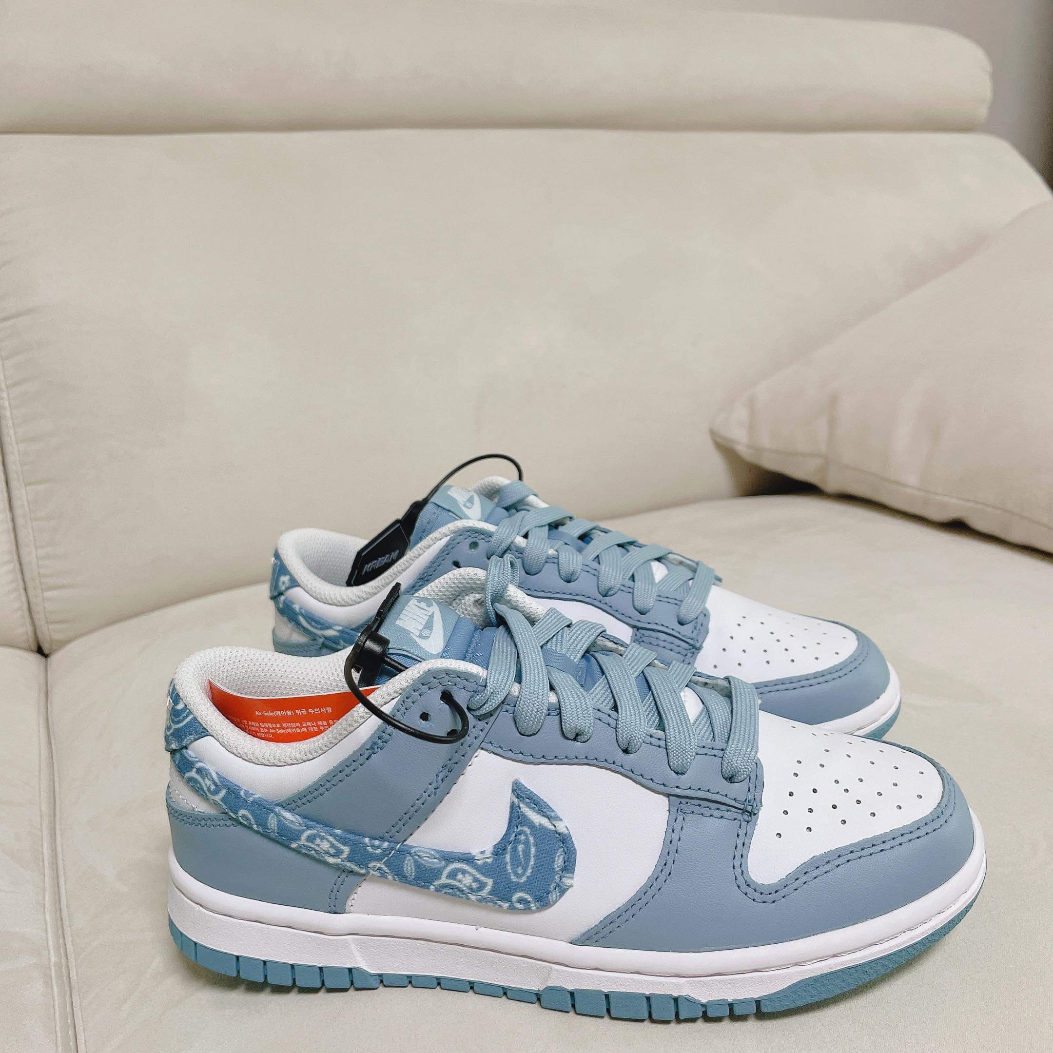 (W) Nike Dunk Low Essential Blue Paisley 착용 스타일
