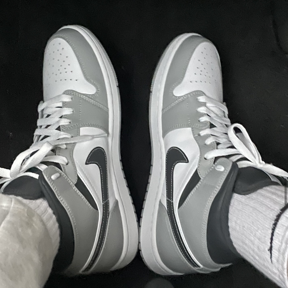 Jordan 1 Mid Light Smoke Grey Anthracite 착용 스타일