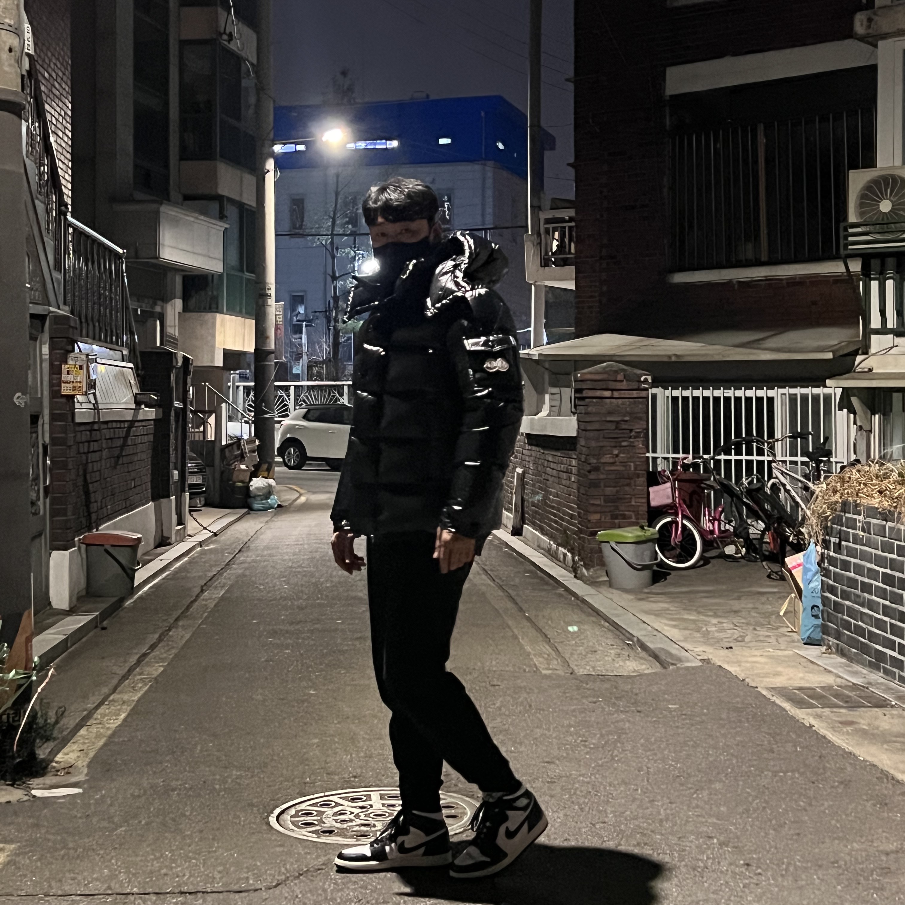 Moncler Maya 70 Short Down Jacket Black - 22FW 착용 스타일