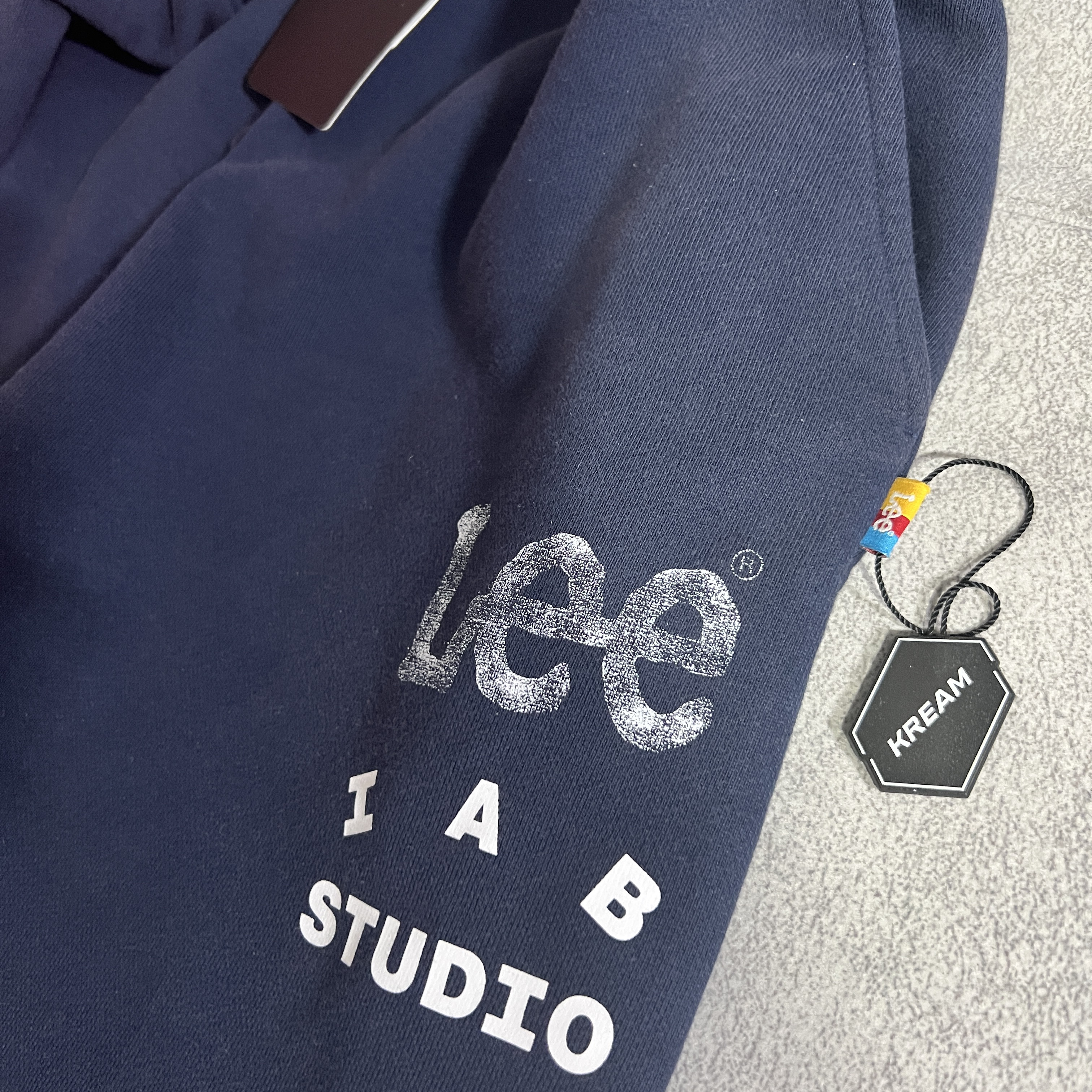 IAB Studio x Lee Pigment Sweatpants Indigo Navy 착용 스타일