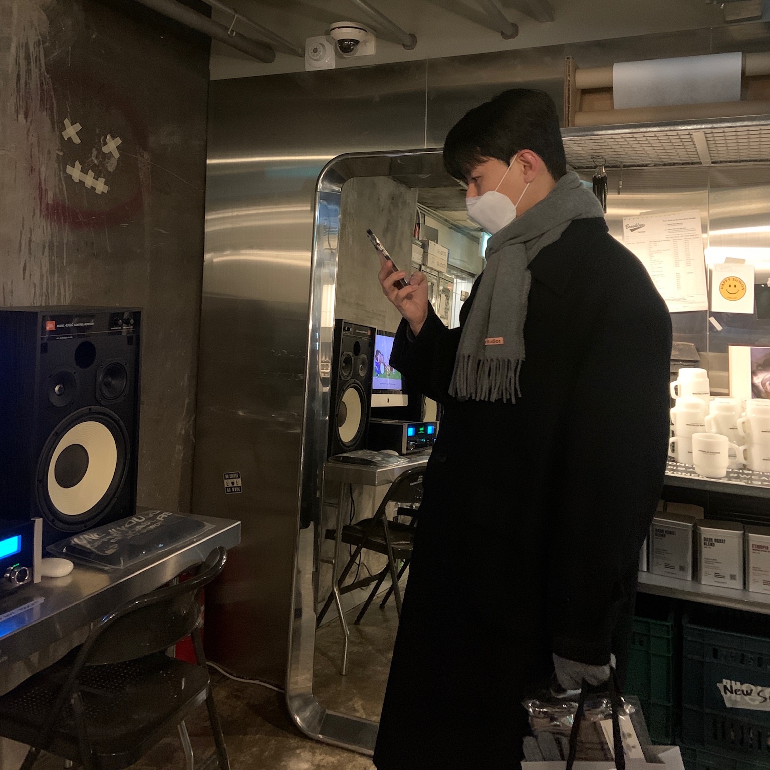 Acne Studios Narrow Wool Fringe Muffler Grey Melange 착용 스타일