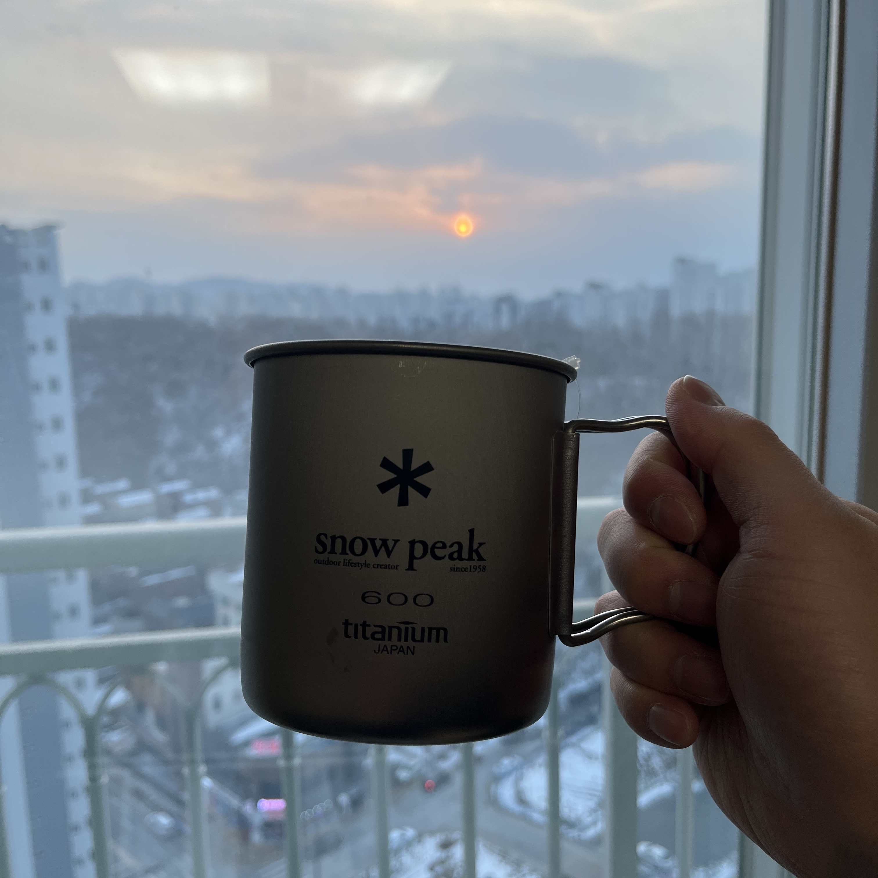 Snow Peak Titanium Single Mug 600(R) 착용 스타일