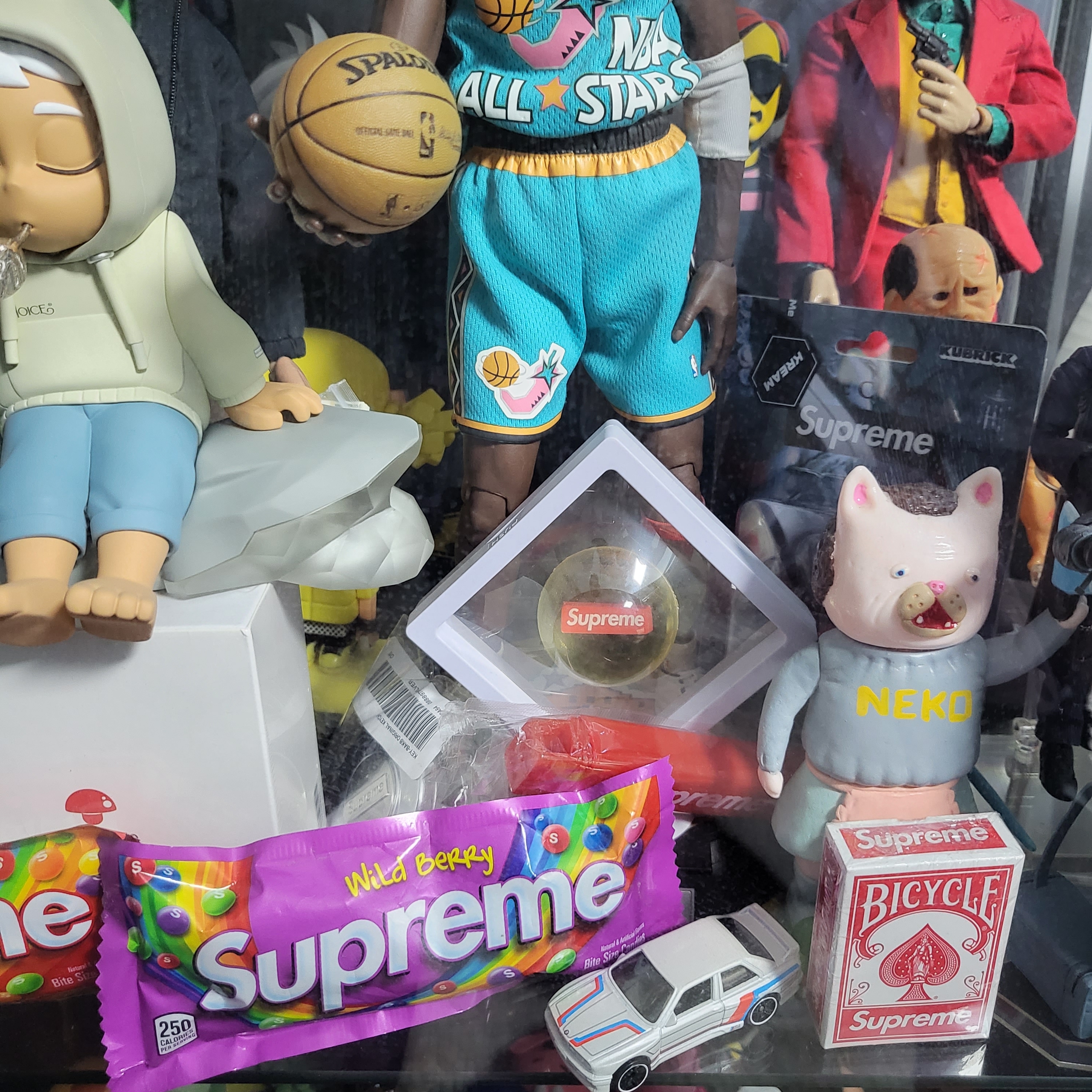 Supreme x The Crow Kubrick 100% Black - 21FW 착용 스타일 - 1