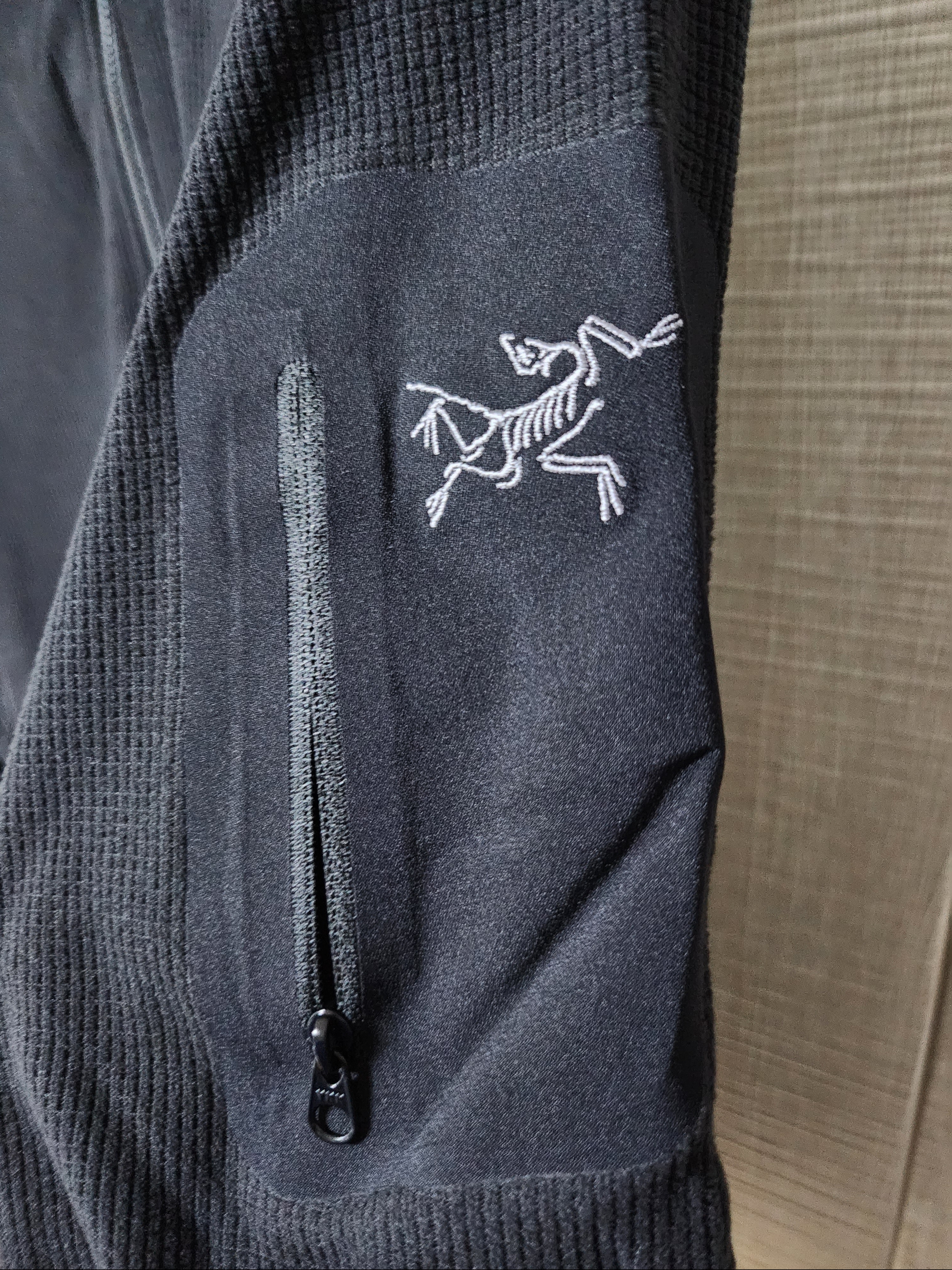 Arc'teryx Delta LT Jacket Black 착용 스타일 - 2