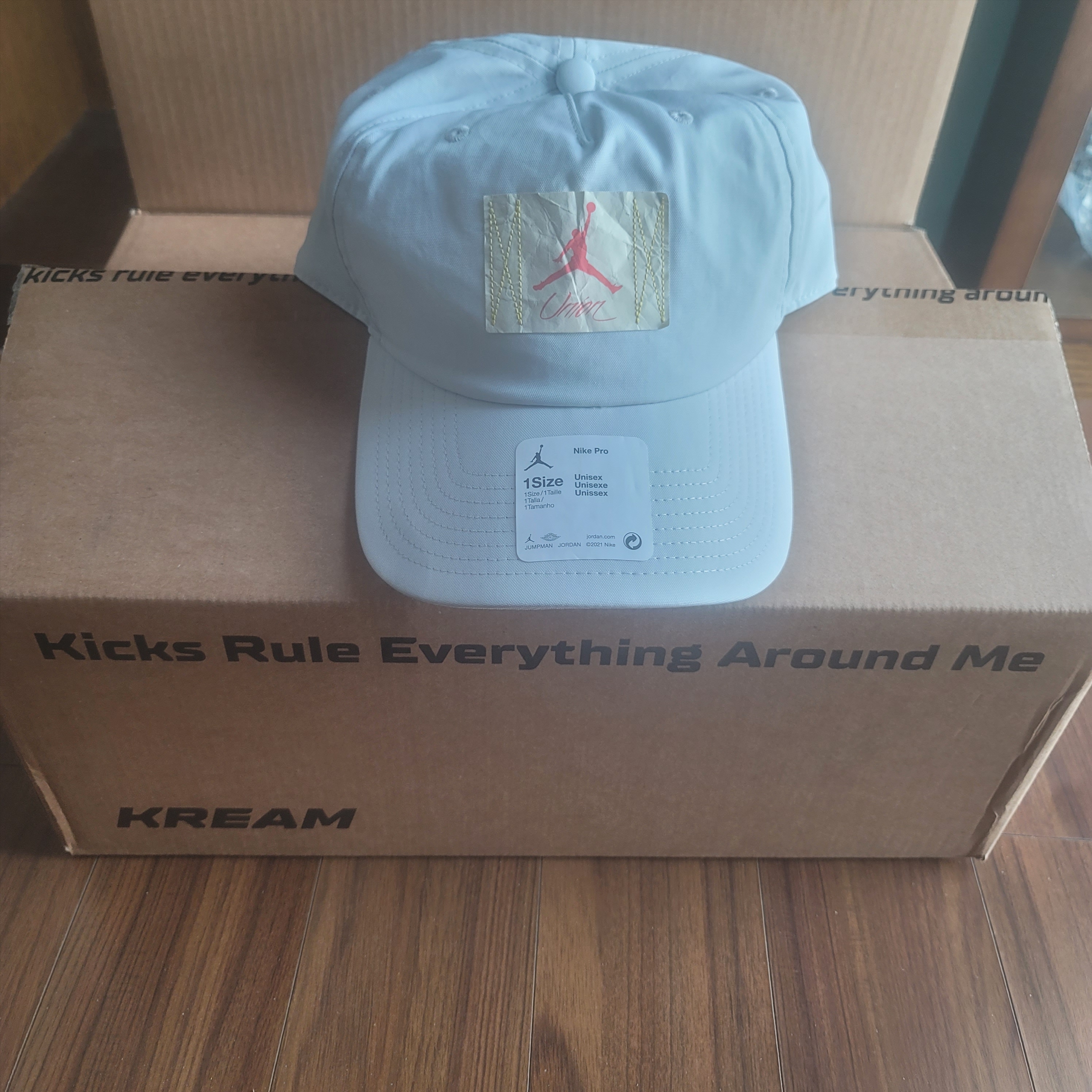 Jordan x Union Cap Photon Dust 착용 스타일