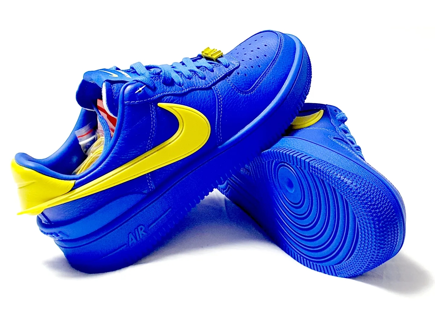 Nike x Ambush Air Force 1 Low SP Game Royal and Vivid Sulfur 착용 스타일 - 4