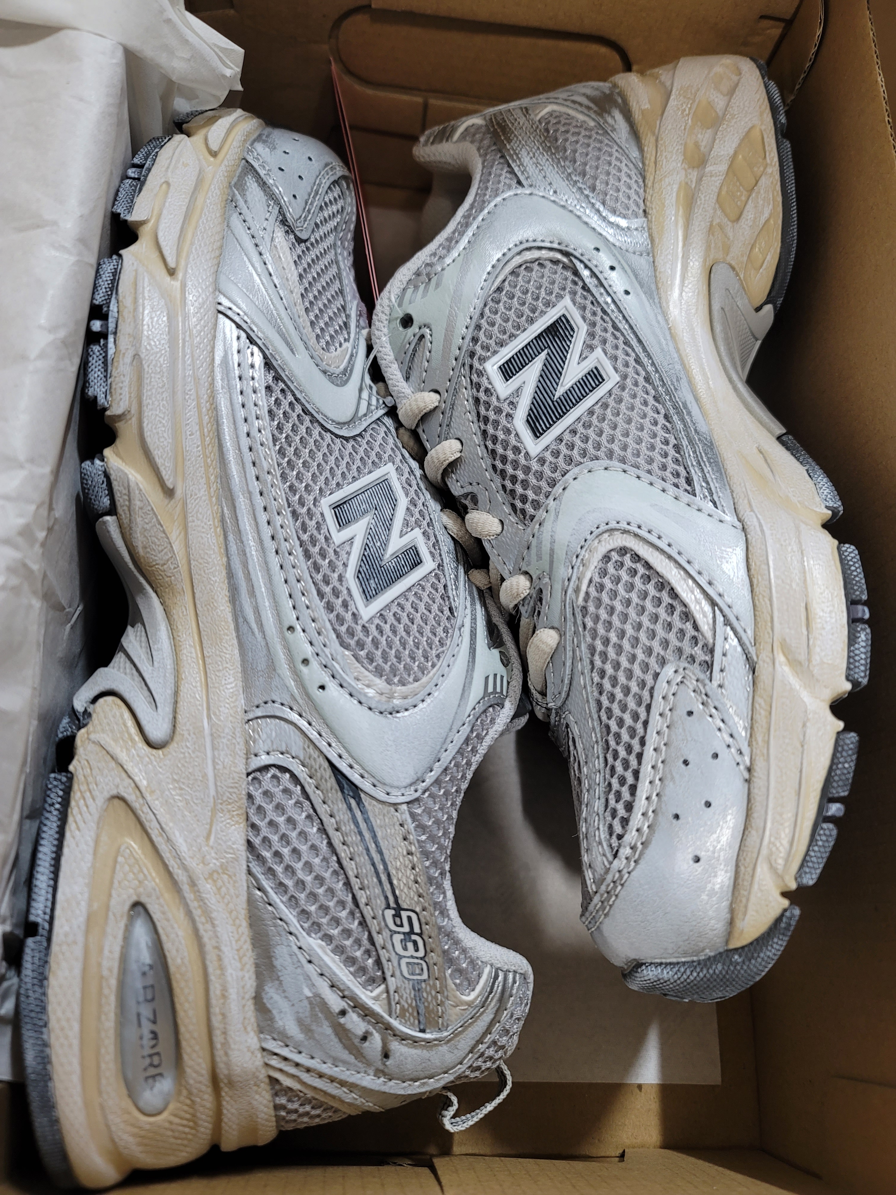 New Balance 530 Vintage Metallic Silver 착용 스타일