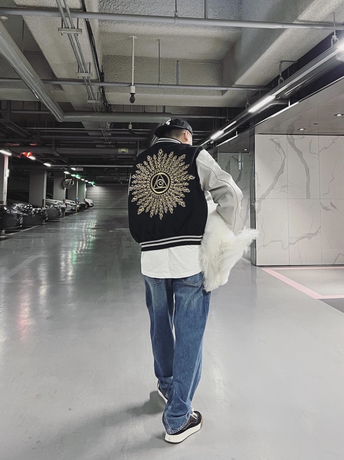 Stussy x Dries Van Noten Varsity Jacket Black, Dior x Cactus Jack B713 Sneakers Mocha Black 착용 스타일 - 1