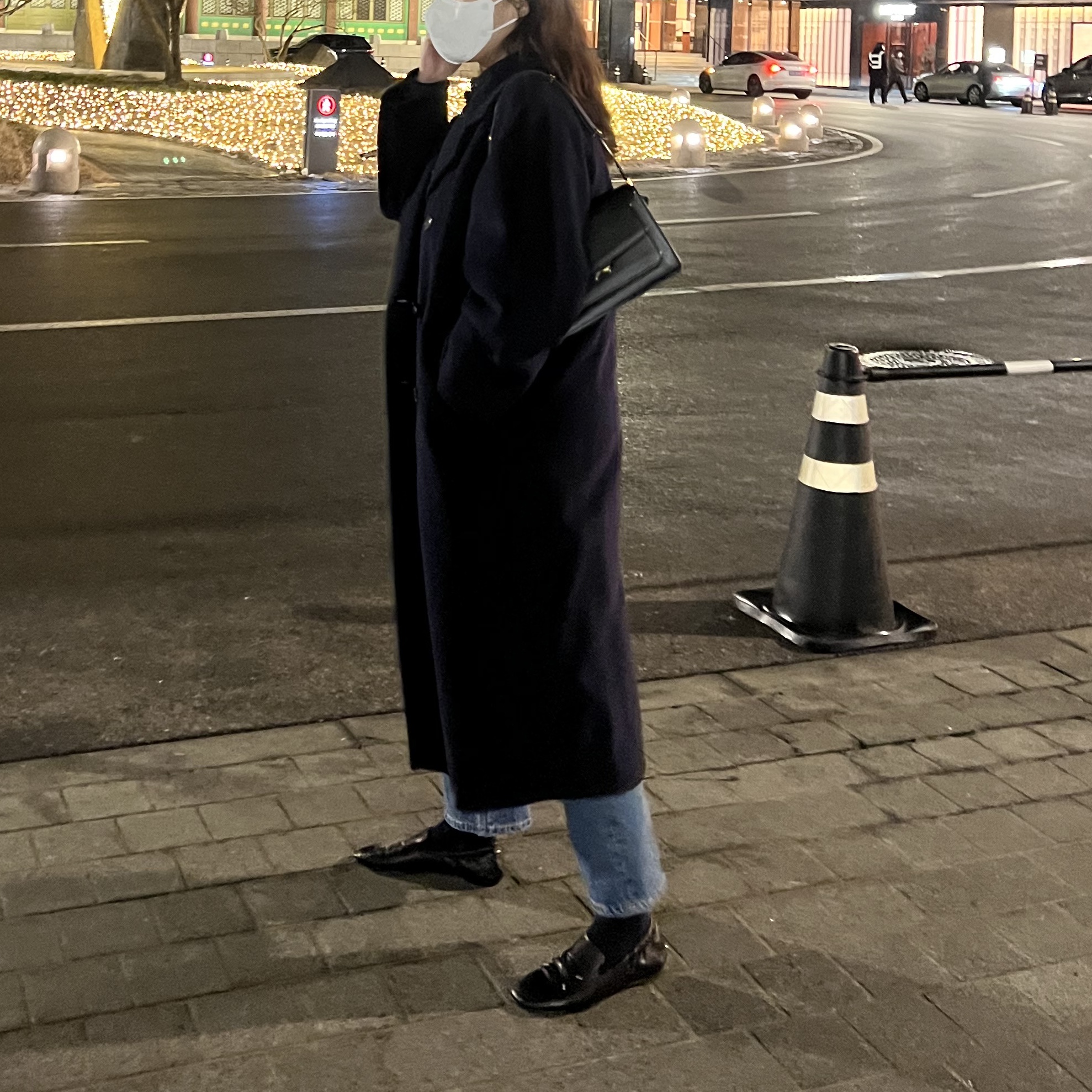 (W) Maison Margiela Kiki Slip-On Shoes Black, (W) Max Mara Madame 101801 Icon Coat Ultramarine 착용 스타일 - 3