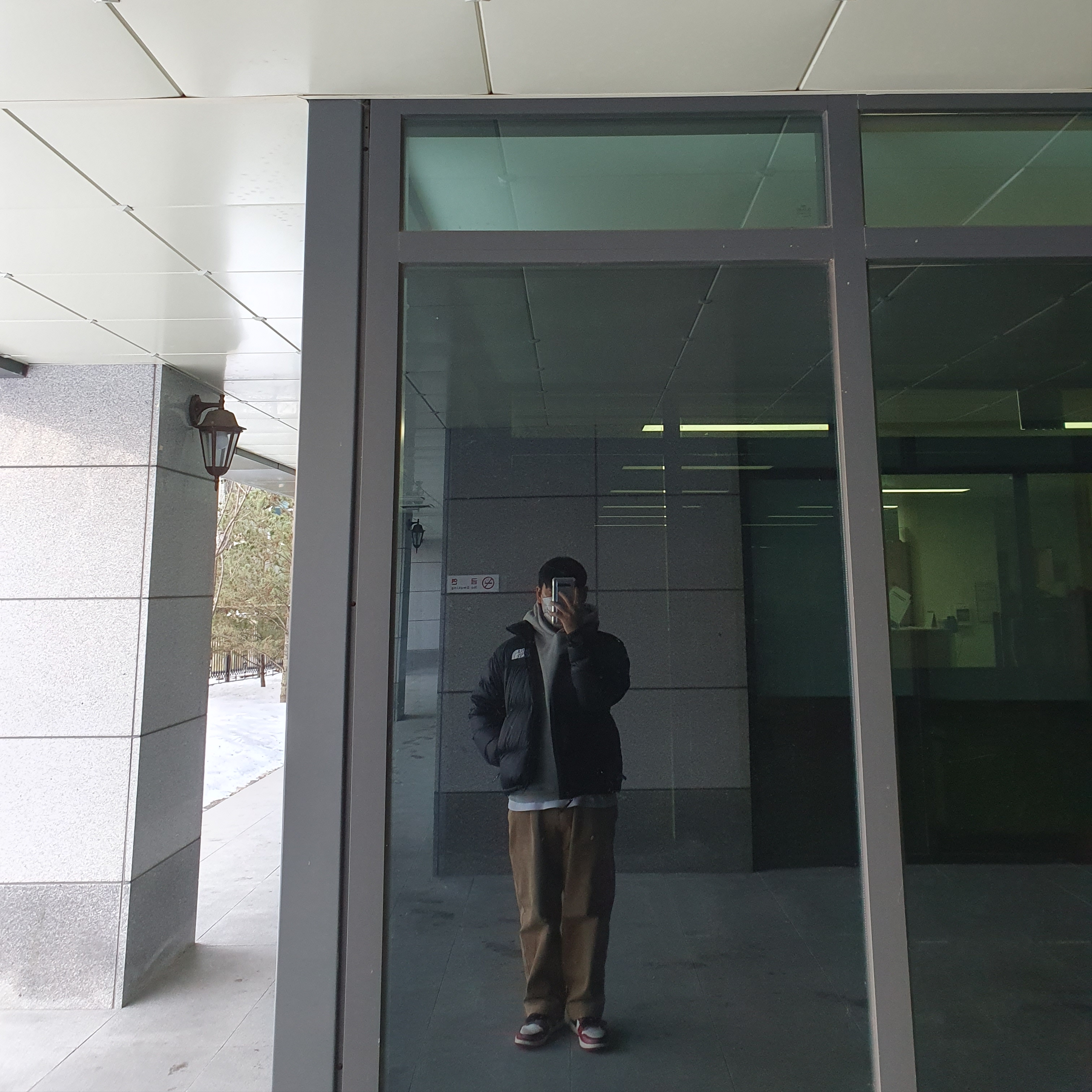 The North Face 1996 Eco Nuptse Jacket Black, Jordan 1 Retro High OG Chicago 2022 착용 스타일