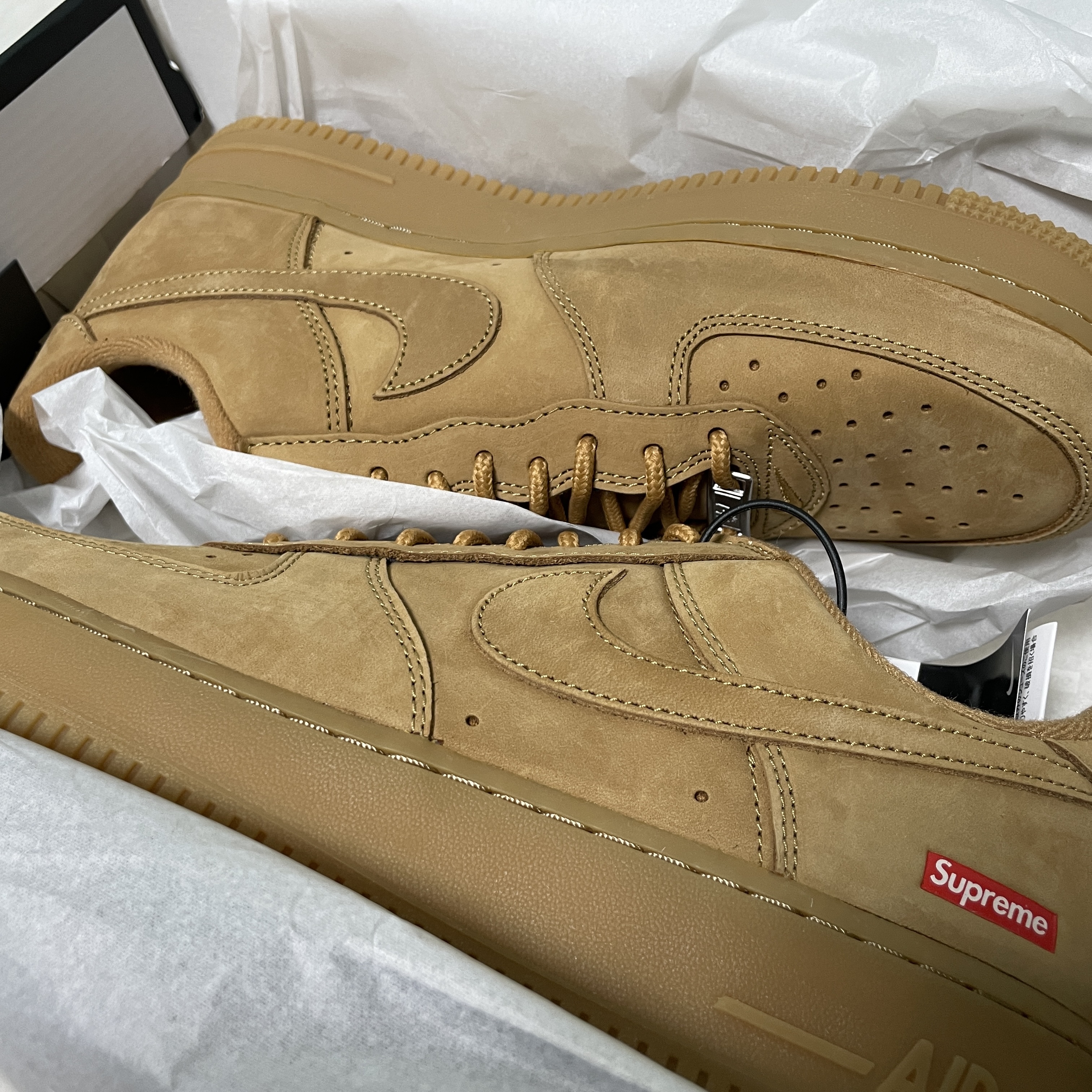 Nike x Supreme Air Force 1 Low Flax 착용 스타일