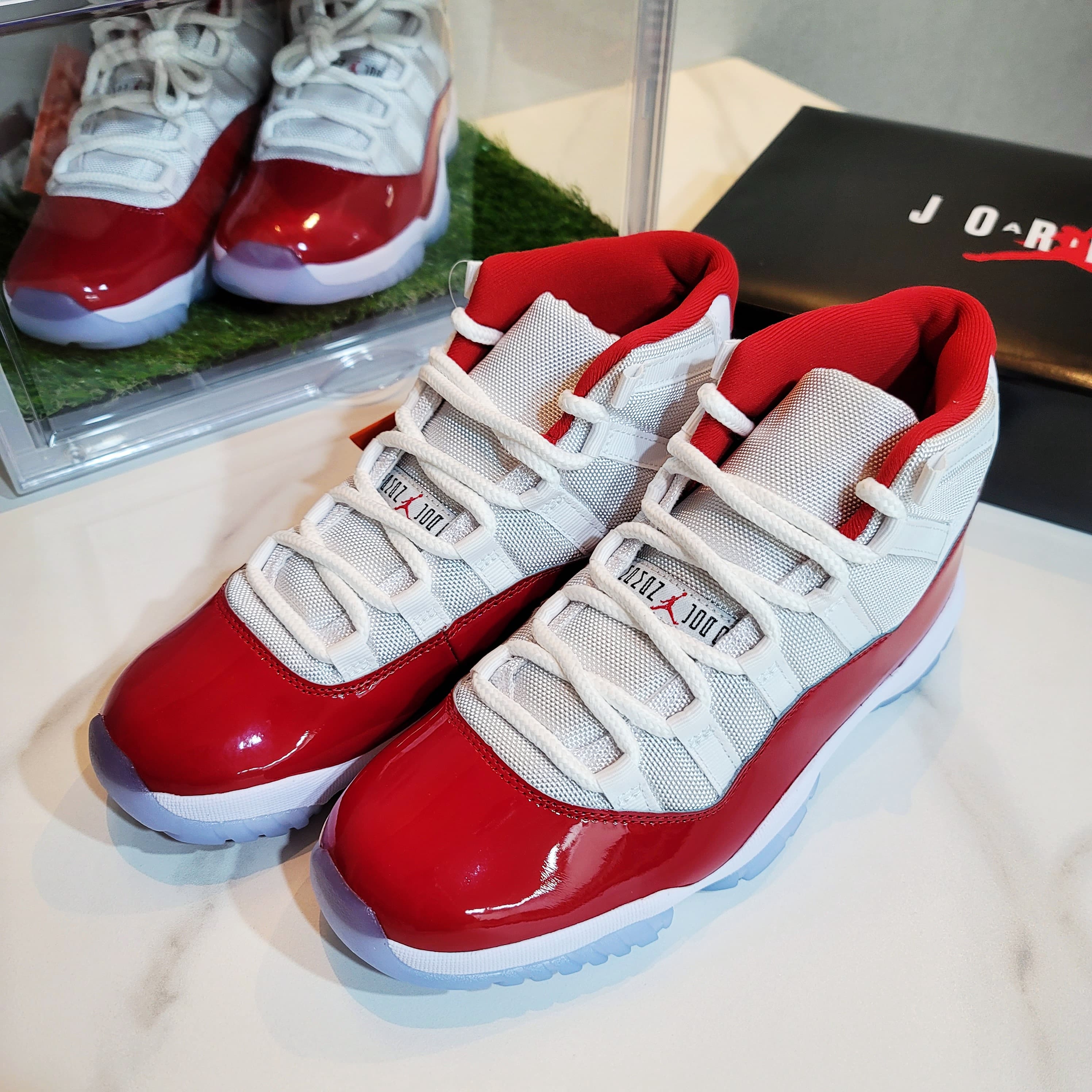 Jordan 11 Retro Varsity Red 착용 스타일