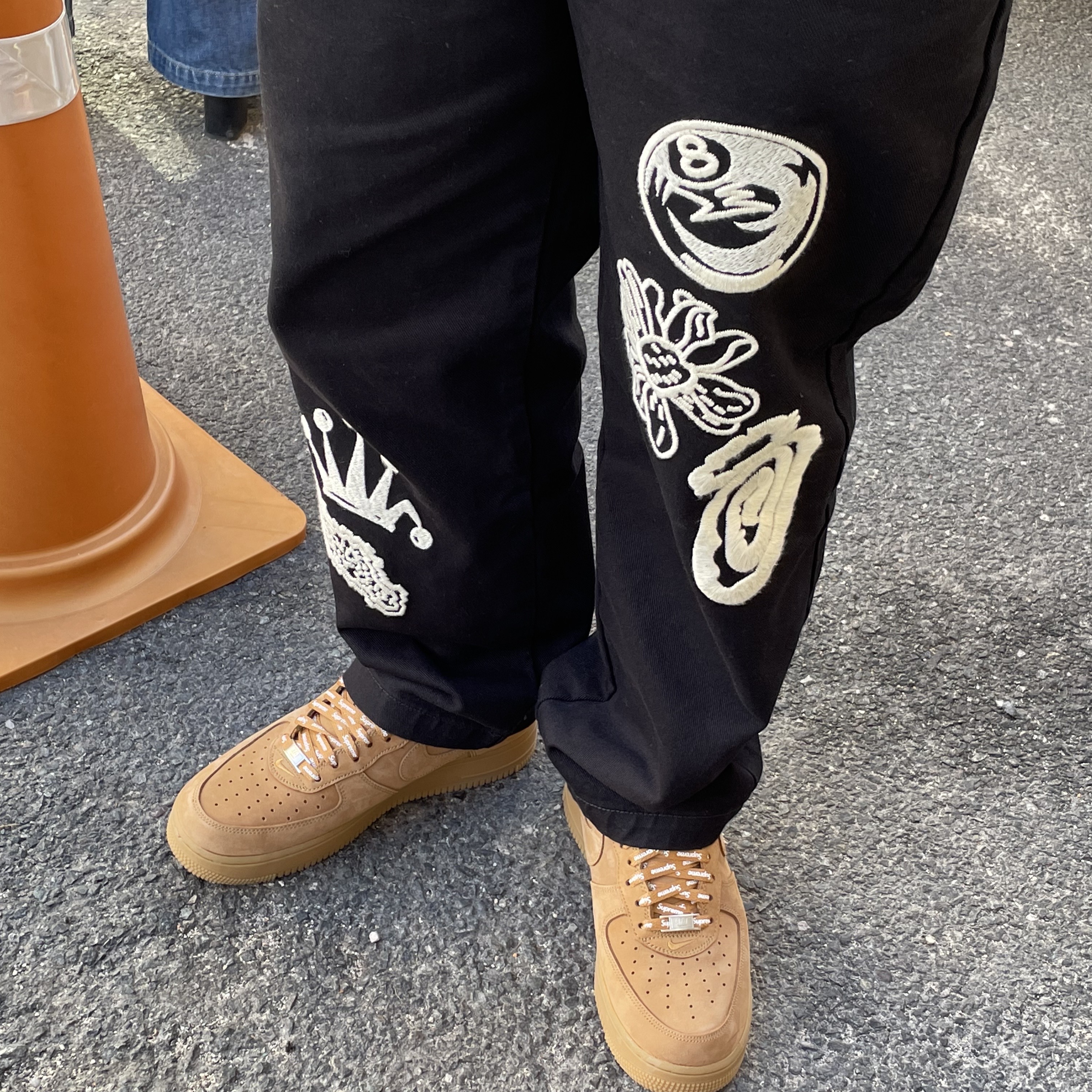 Stussy Noma Icon Beach Pants Washed Black, Nike x Supreme Air Force 1 Low Flax 착용 스타일