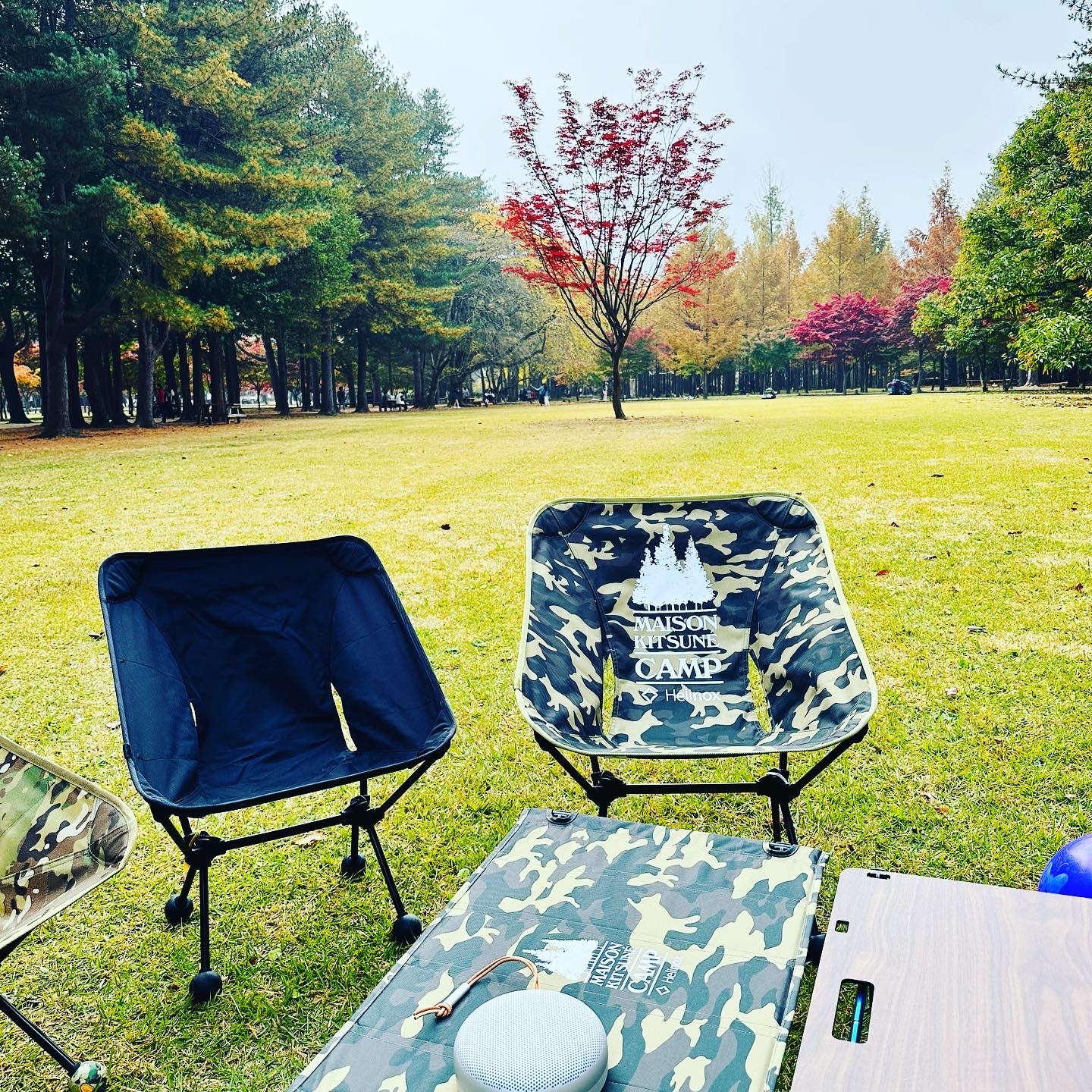 Helinox x Maison Kitsune Table M MK Camo, Helinox x Maison Kitsune Chair L MK Camo 착용 스타일