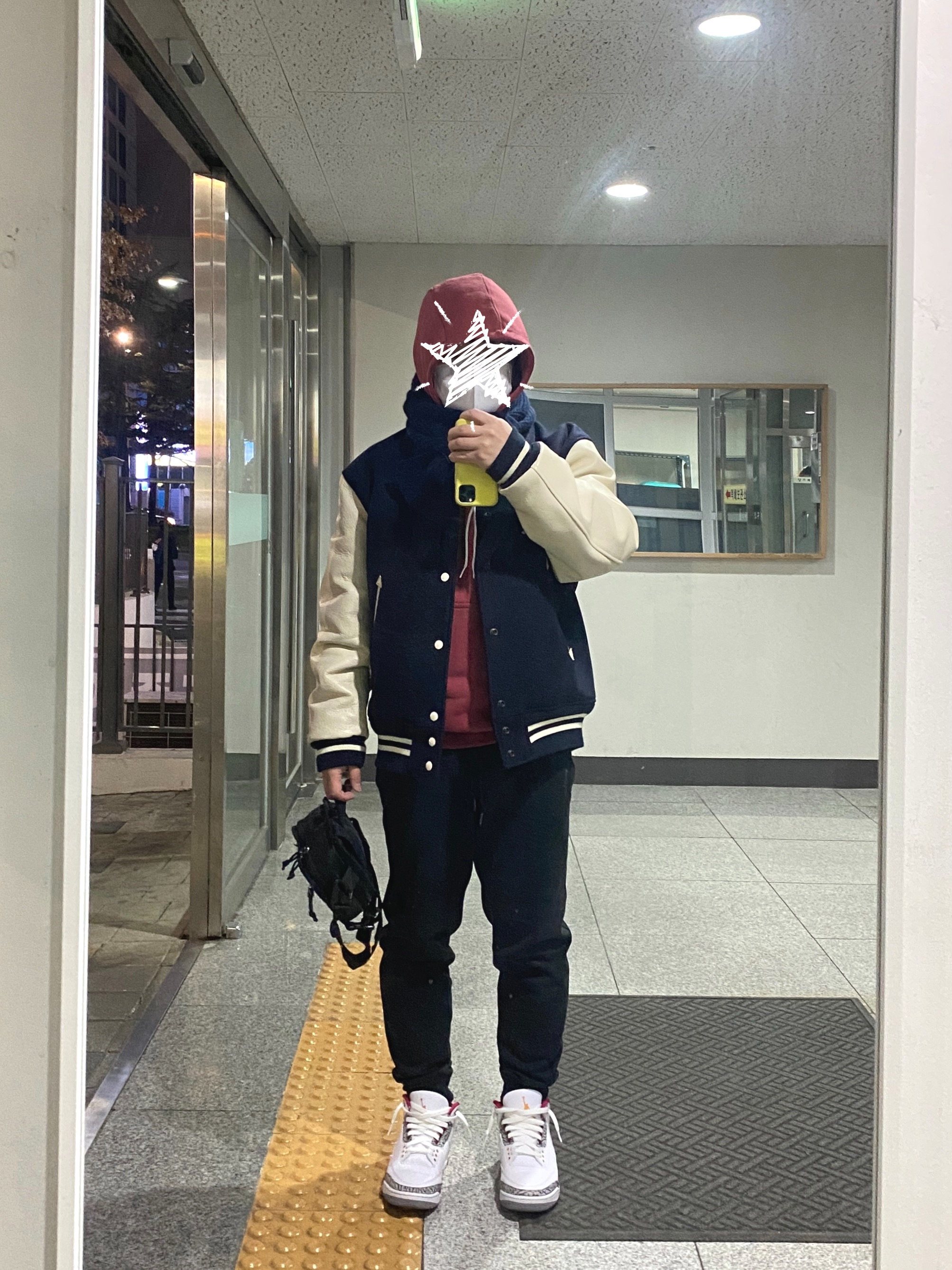 Jordan 3 Retro Cardinal Red, Nike NRG Solo Swoosh Fleece Hoodie Cedar - US/EU 착용 스타일