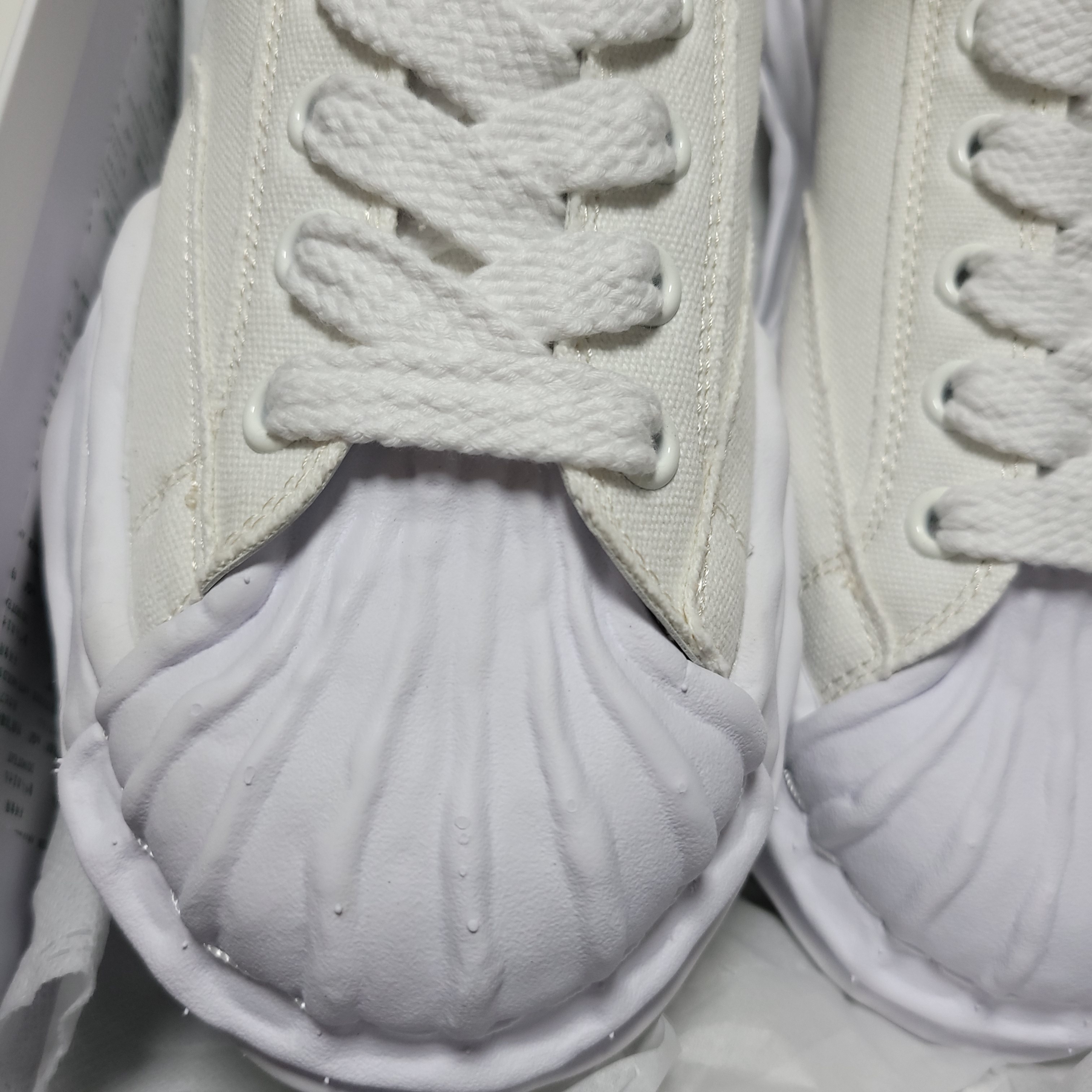 Maison Mihara Yasuhiro Blakey OG Sole Canvas Low-top Sneakers White 착용 스타일