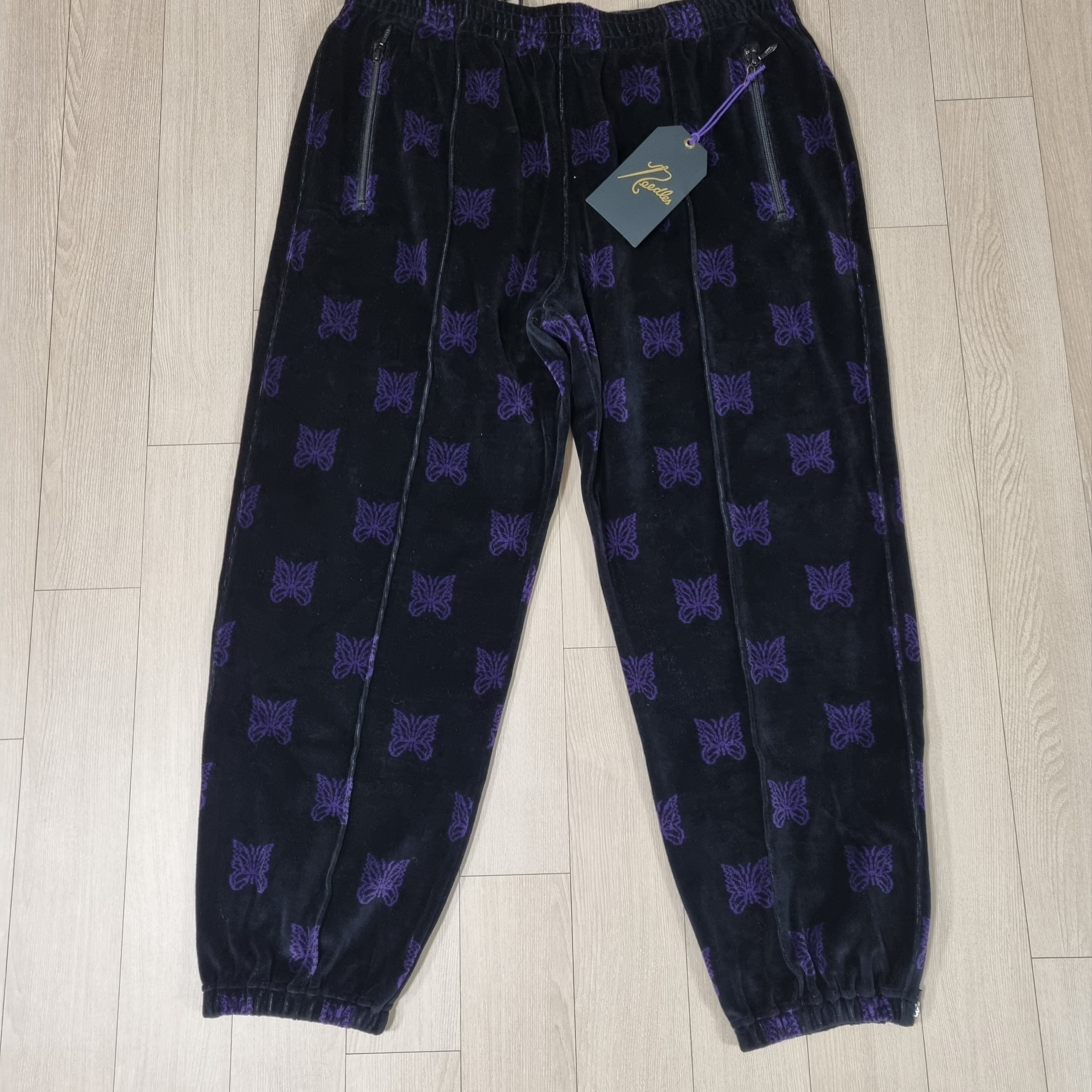 Needles Zipped Track Velour Pants Black 착용 스타일