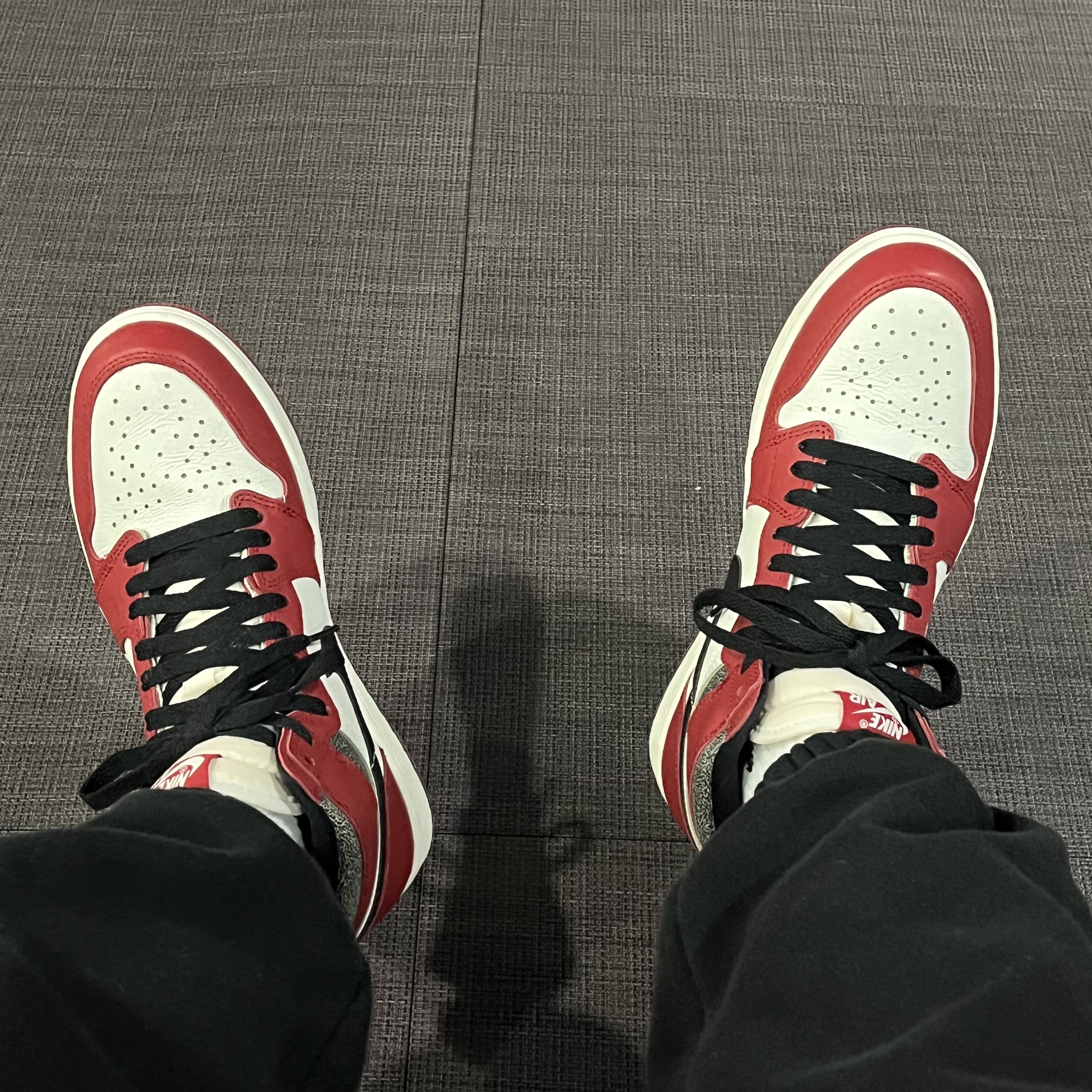 Jordan 1 Retro High OG Chicago 2022, Jordan 6 Retro Carmine 2021 착용 스타일 - 1