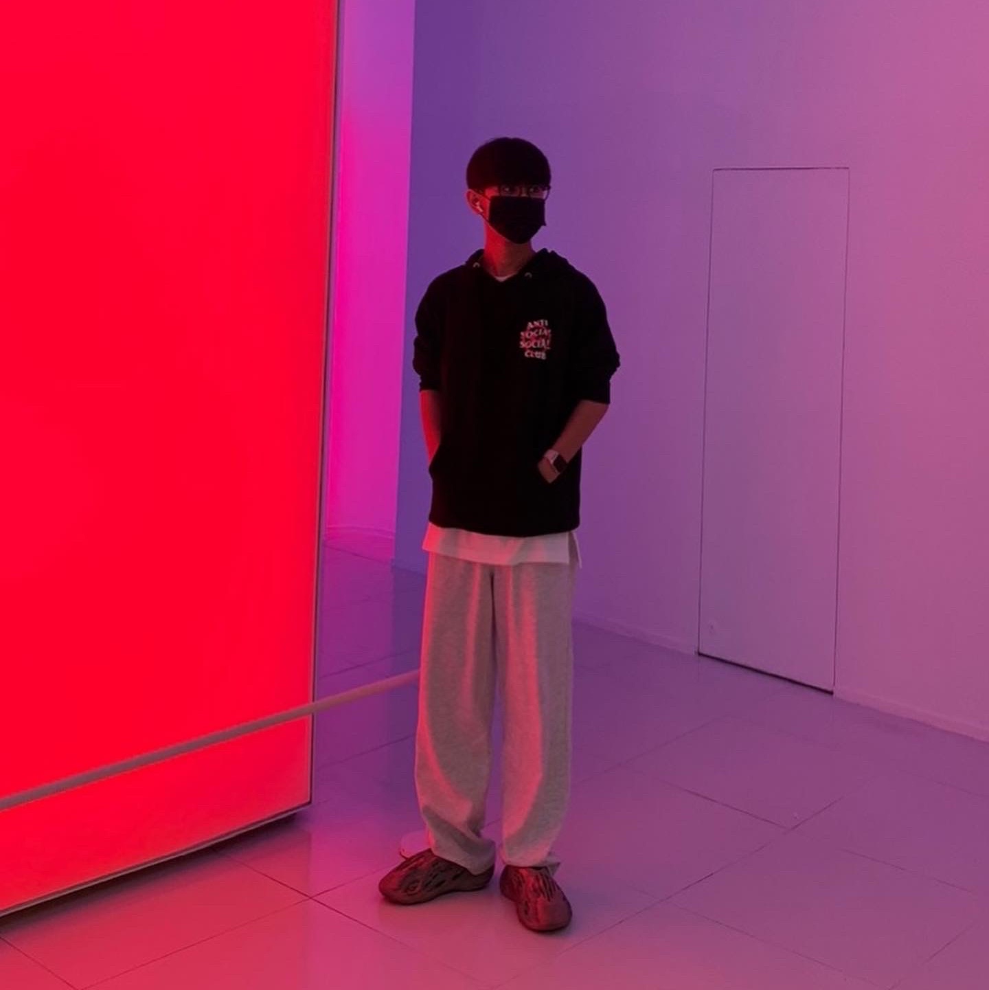Anti Social Social Club x Fragment Bolt Hoodie Pink, Adidas Yeezy Foam RNNR MX Sand Grey 착용 스타일