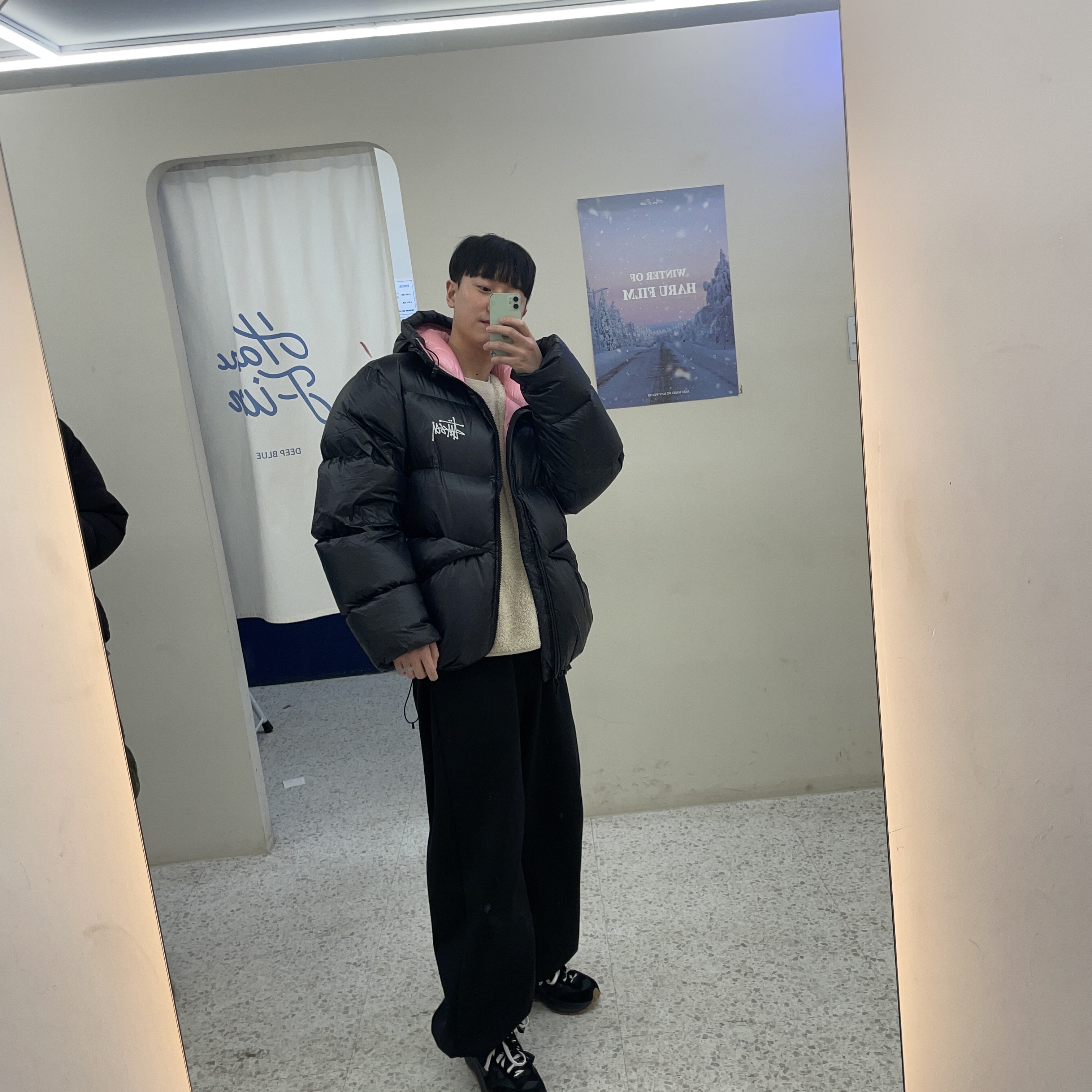 Stussy Micro Ripstop Down Parka Black, Nike x Sacai VaporWaffle Black and Gum 착용 스타일 - 1