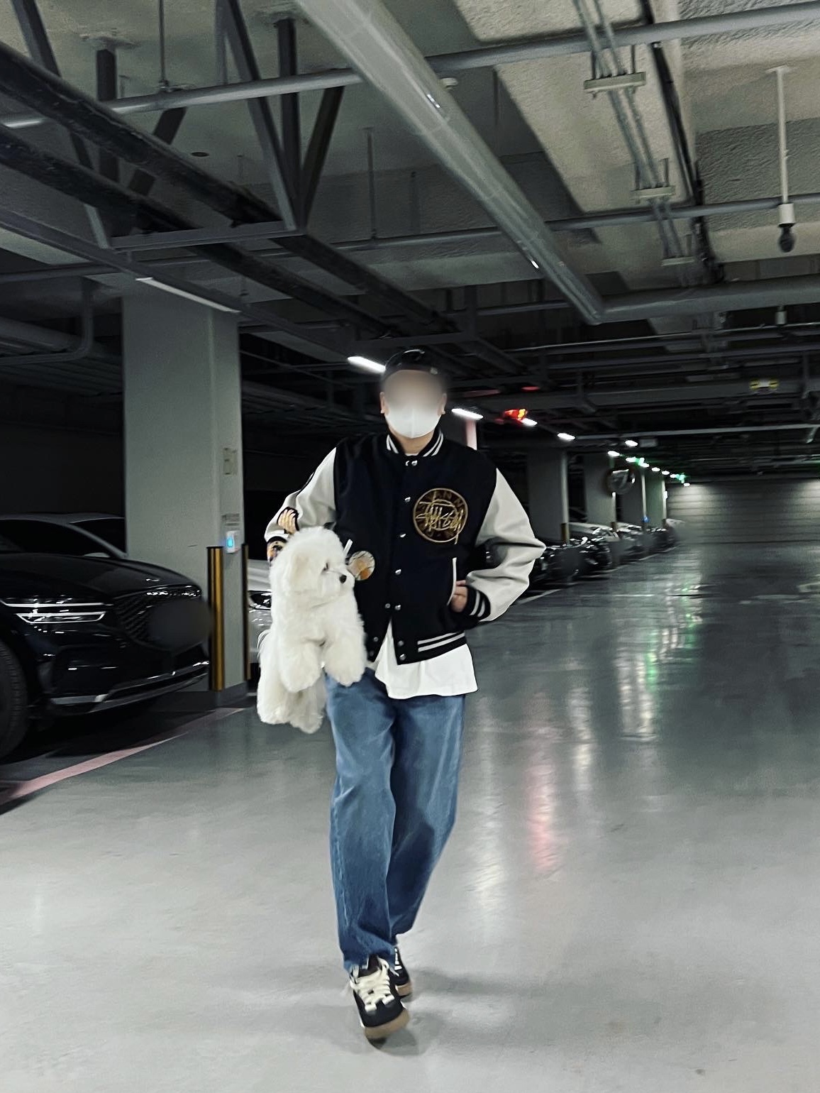 Stussy x Dries Van Noten Varsity Jacket Black, Dior x Cactus Jack B713 Sneakers Mocha Black 착용 스타일 - 3