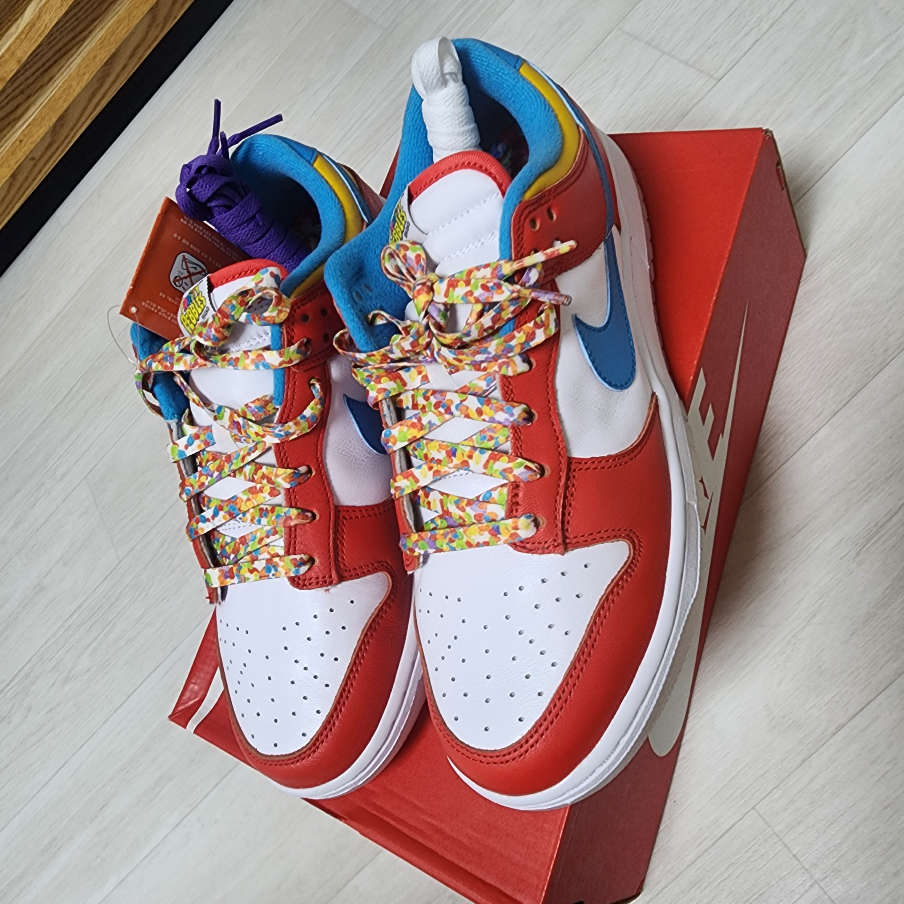 Nike x LeBron James x Fruity Pebbles Dunk Low QS Habanero Red 착용 스타일 - 1