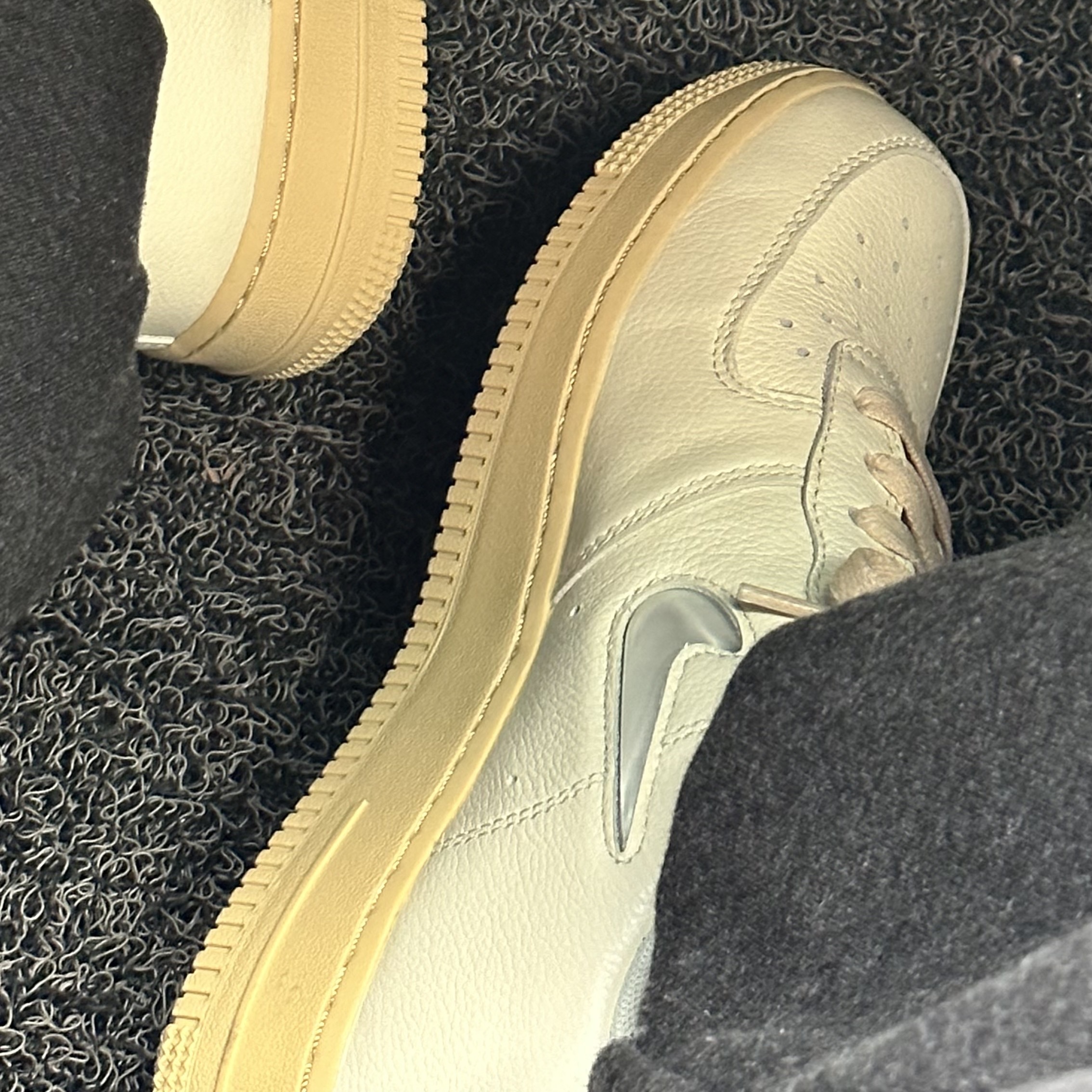 (W) Nike Air Force 1 '07 LX Coconut Milk and Lemon Wash 착용 스타일