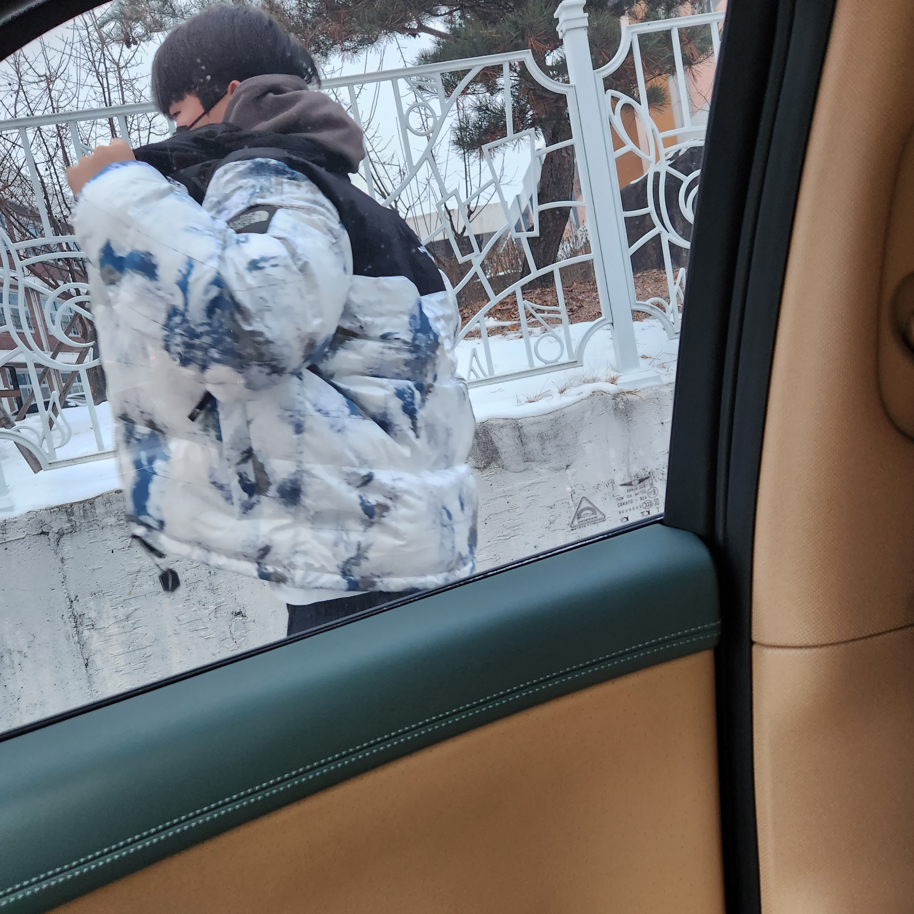 The North Face White Label Novelty Nuptse Down Jacket P White Sand 착용 스타일 - 2