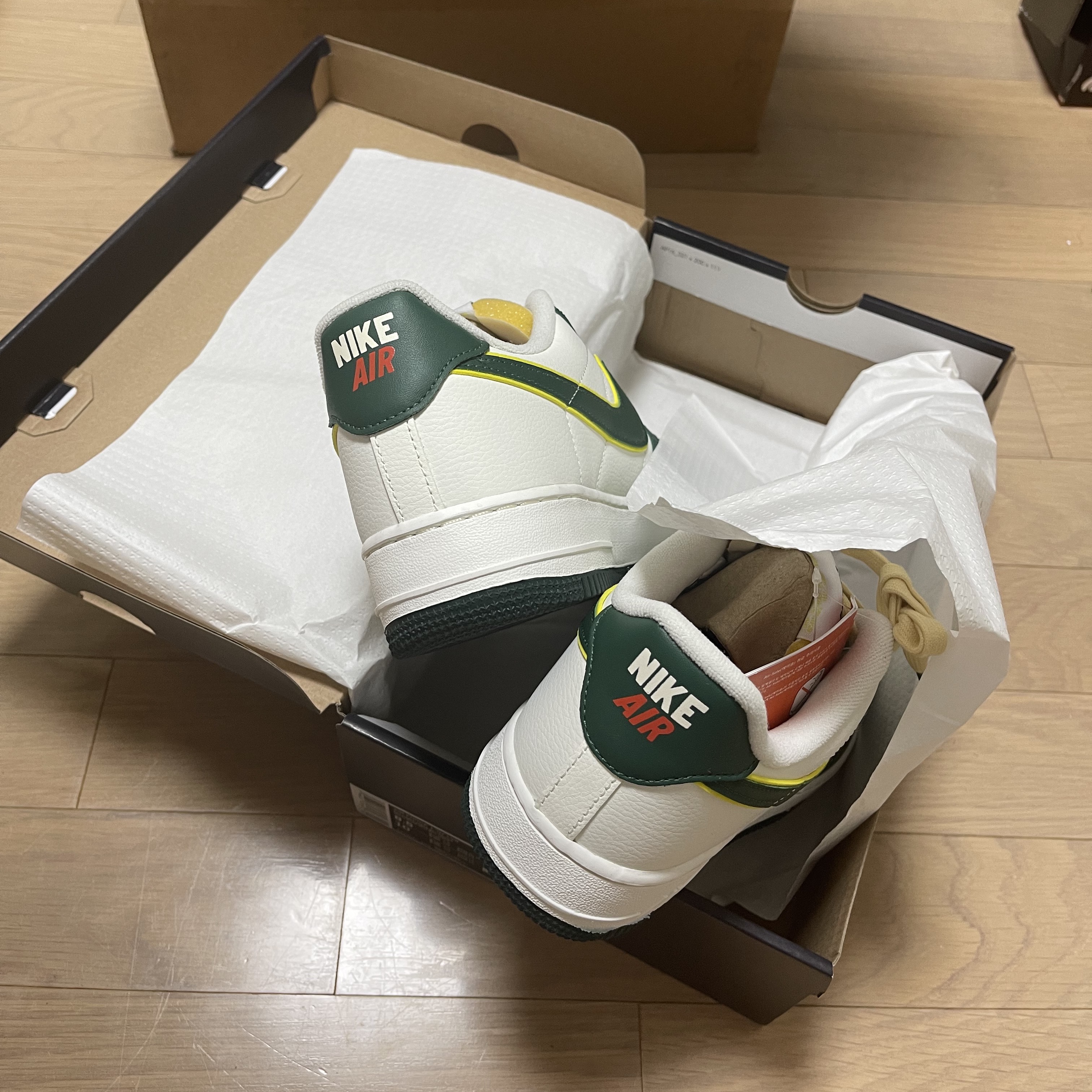 Nike Air Force 1 '07 LV8 Sail Noble Green 착용 스타일