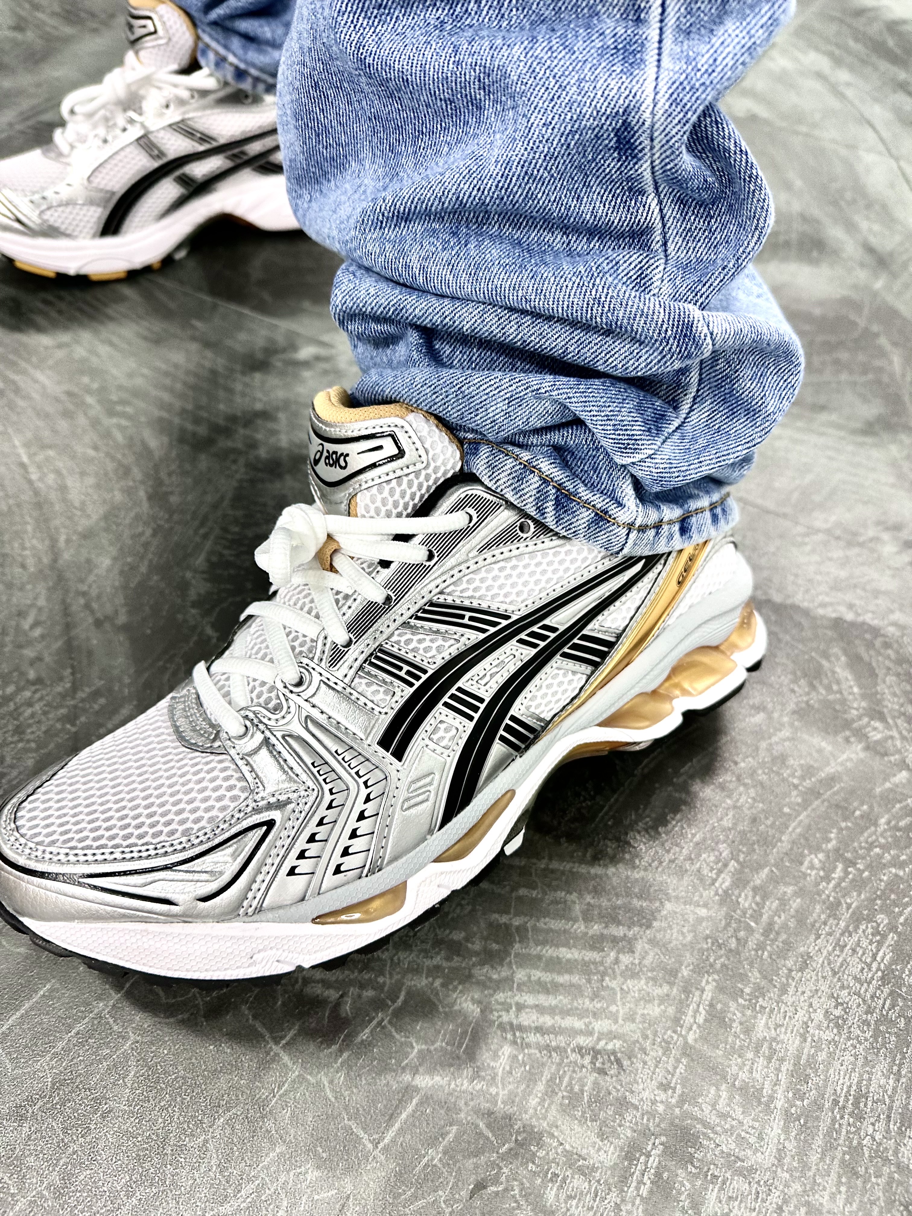 Asics Gel-Kayano 14 White Gold 착용 스타일