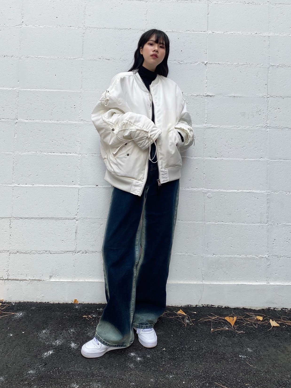 Adidas Forum Low Triple White 착용 스타일 - 2