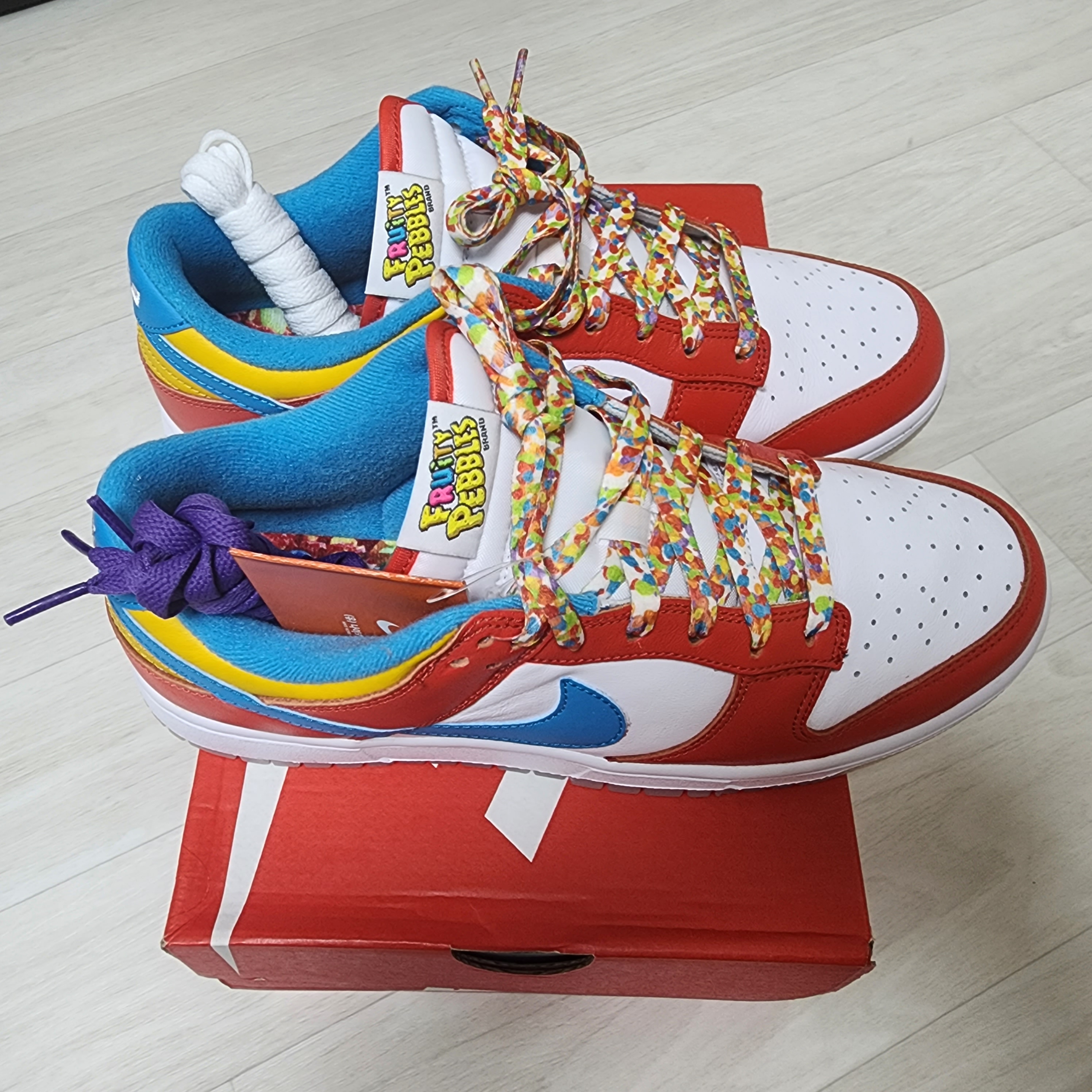 Nike x LeBron James x Fruity Pebbles Dunk Low QS Habanero Red 착용 스타일 - 3
