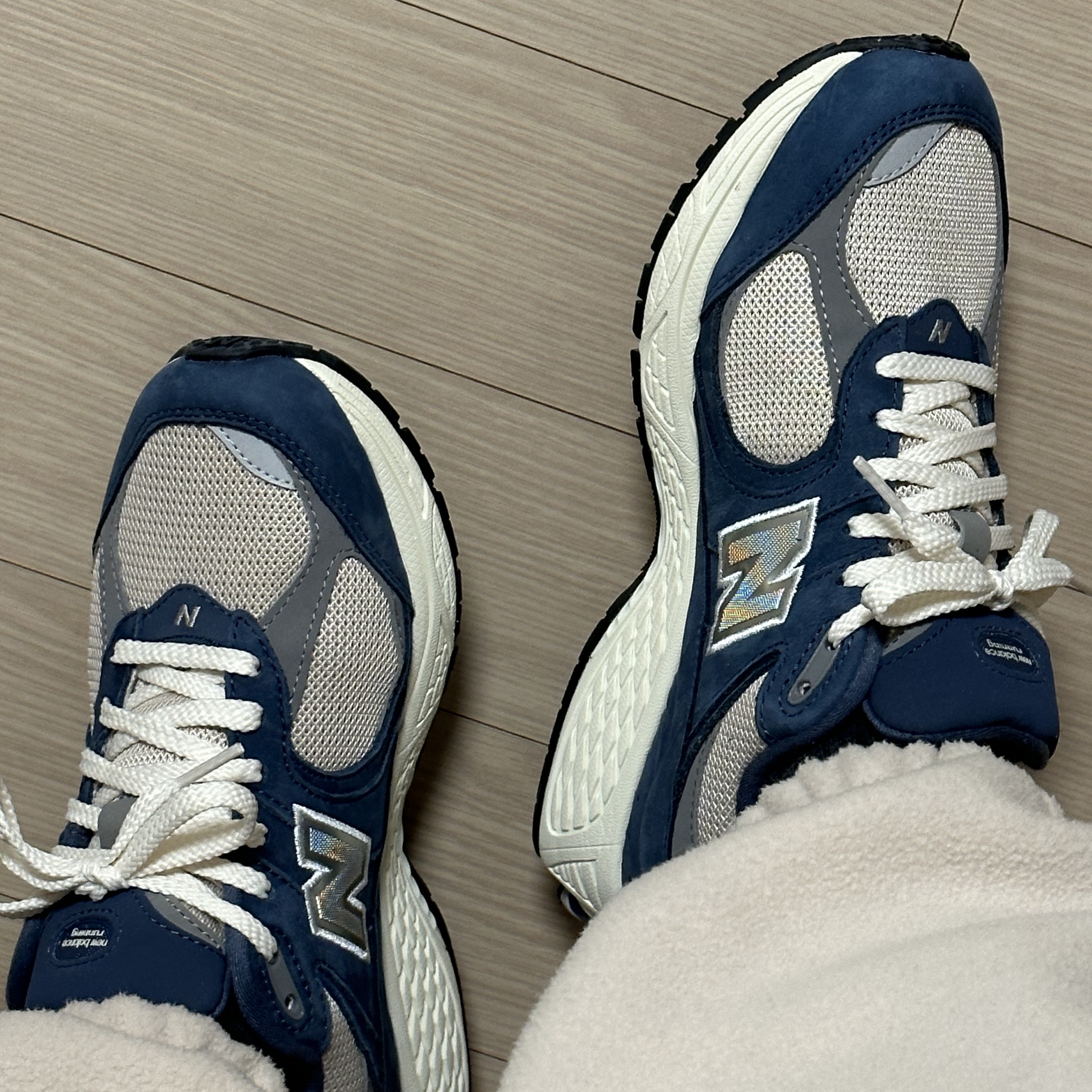 New Balance 2002R Vintage Indigo 착용 스타일