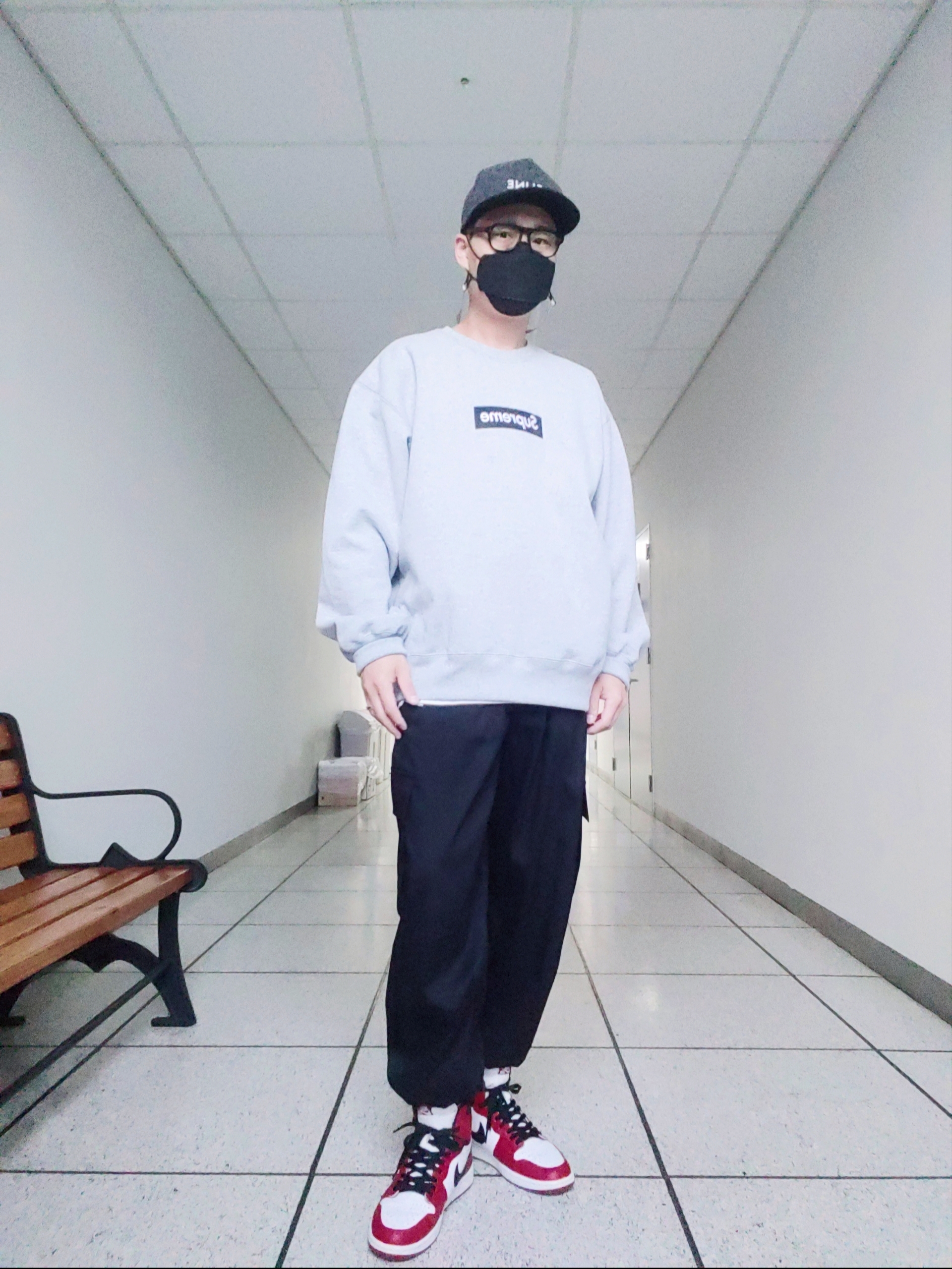 Supreme Box Logo Crewneck Heather Grey - 22FW, Jordan 1 Retro High OG Chicago 2015 착용 스타일