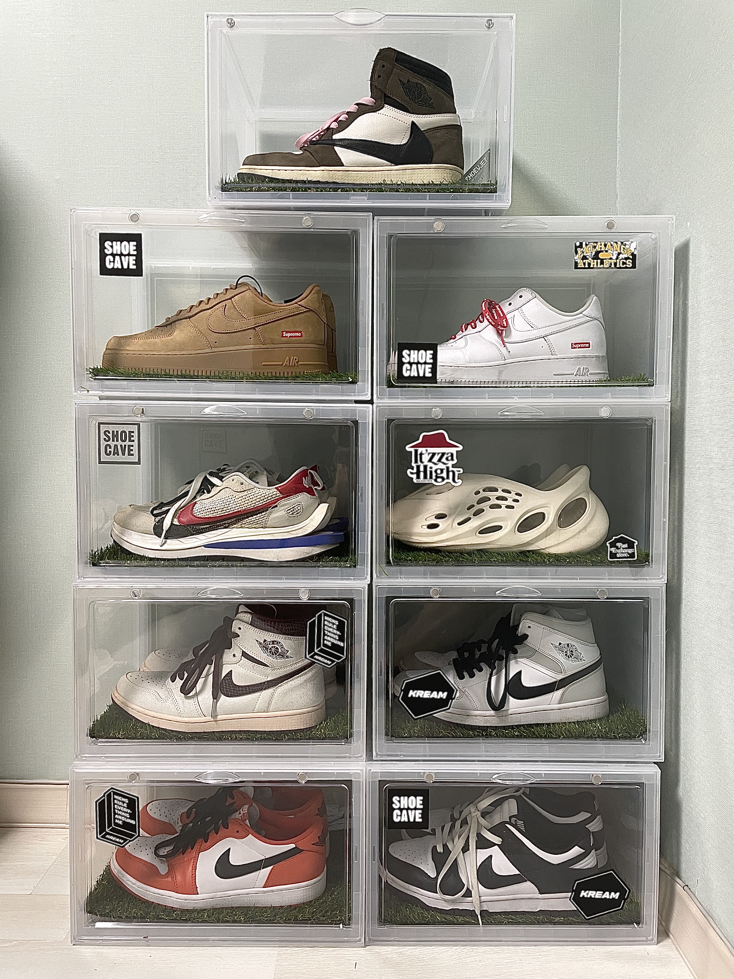 Jordan 1 x Travis Scott Retro High OG SP Mocha, Nike x Supreme Air Force 1 Low Flax 착용 스타일