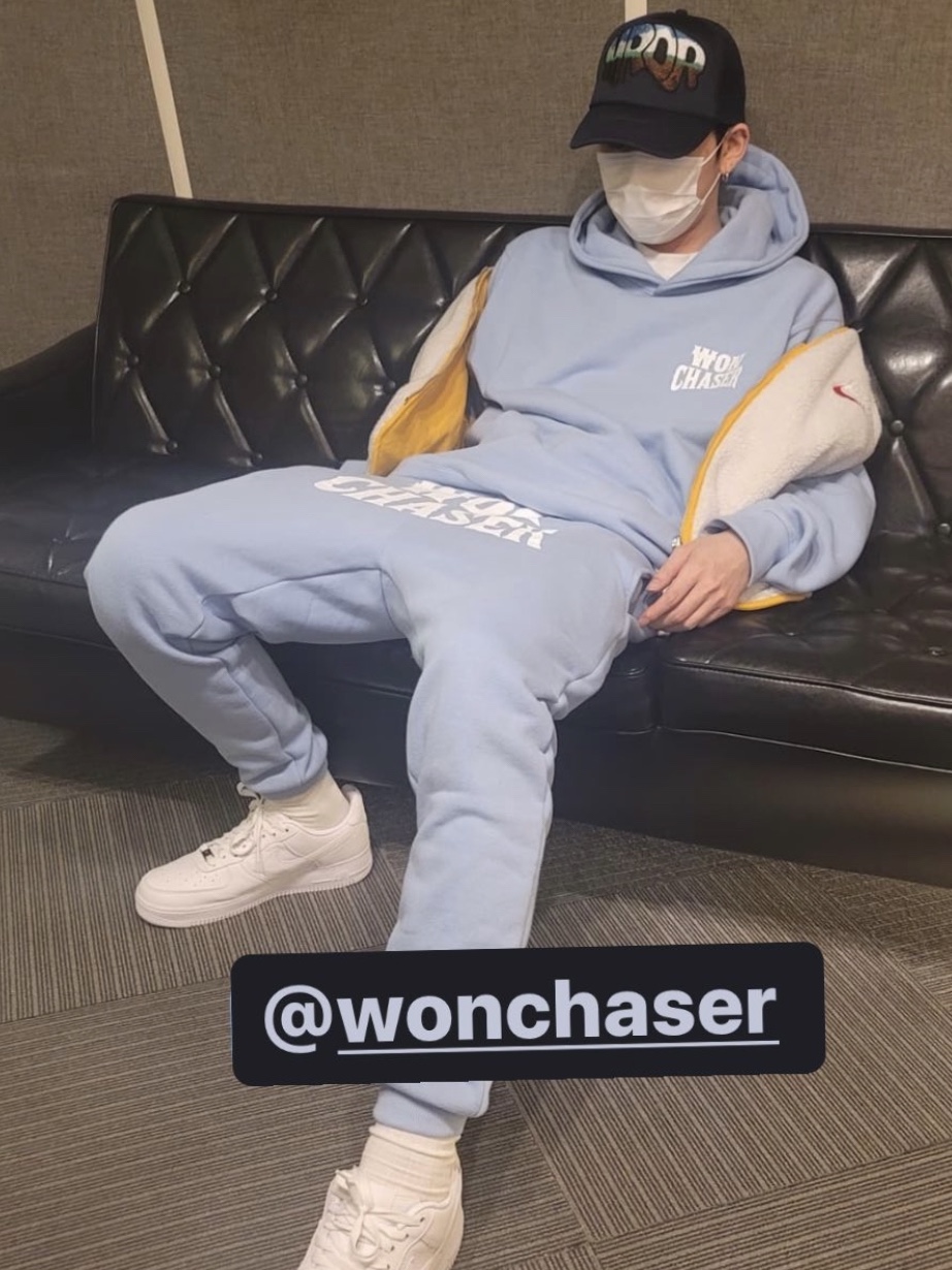 Won Chaser Chaser Hoodie Baby Blue, Won Chaser Chaser Sweatpants Baby Blue 착용 스타일