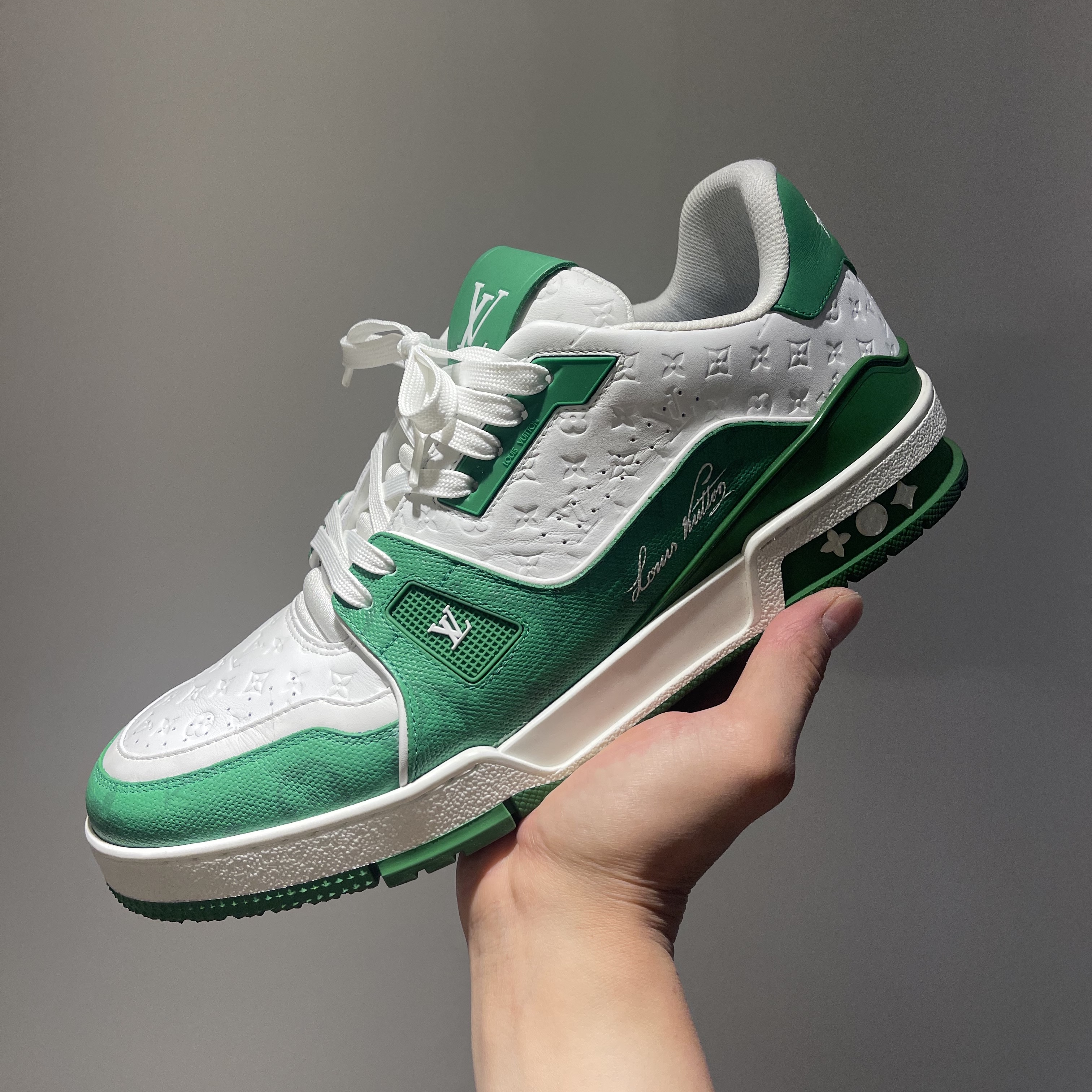 Louis Vuitton LV Trainer Sneakers Green 착용 스타일
