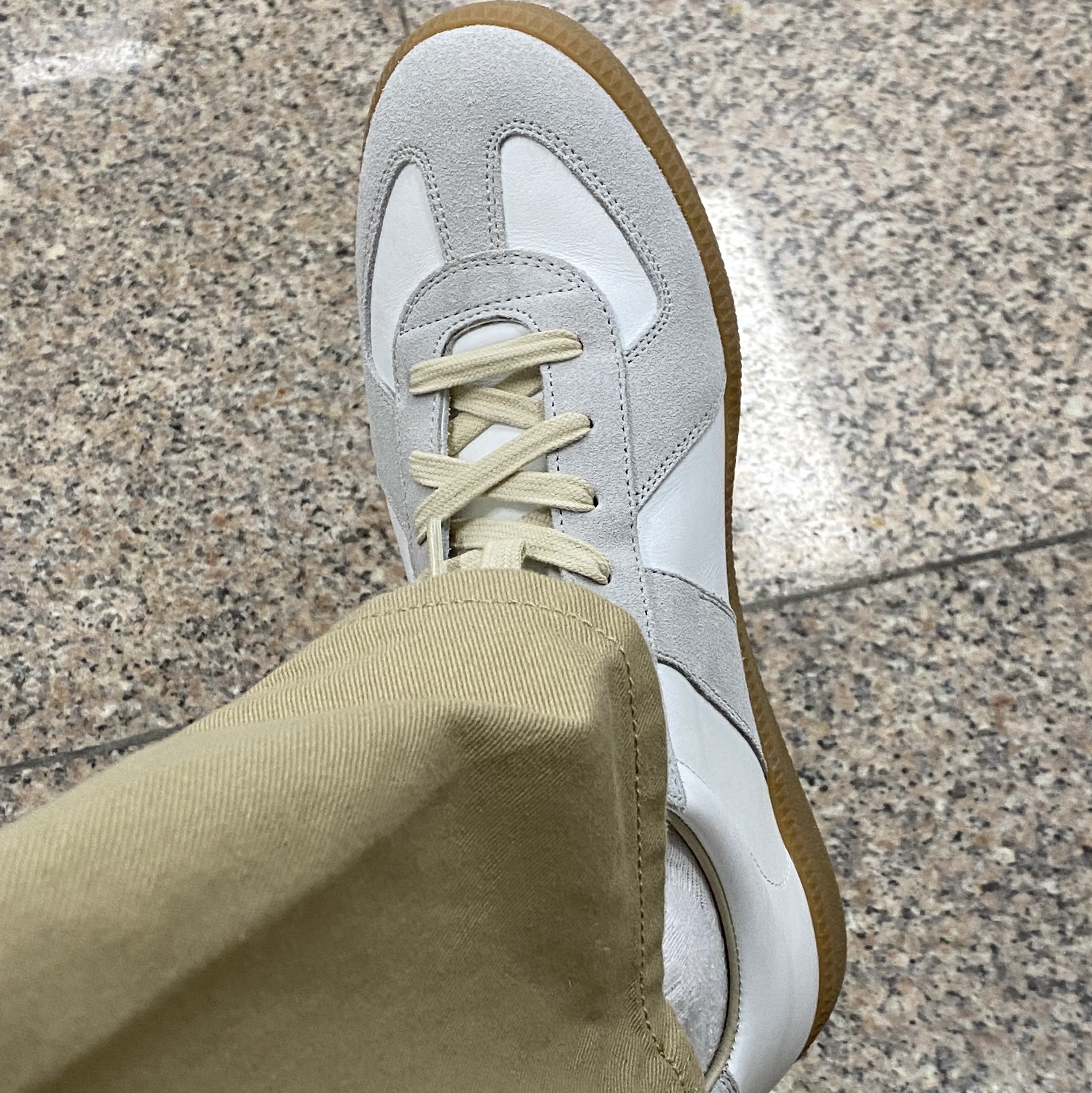 Maison Margiela Calfskin Replica Sneakers 착용 스타일