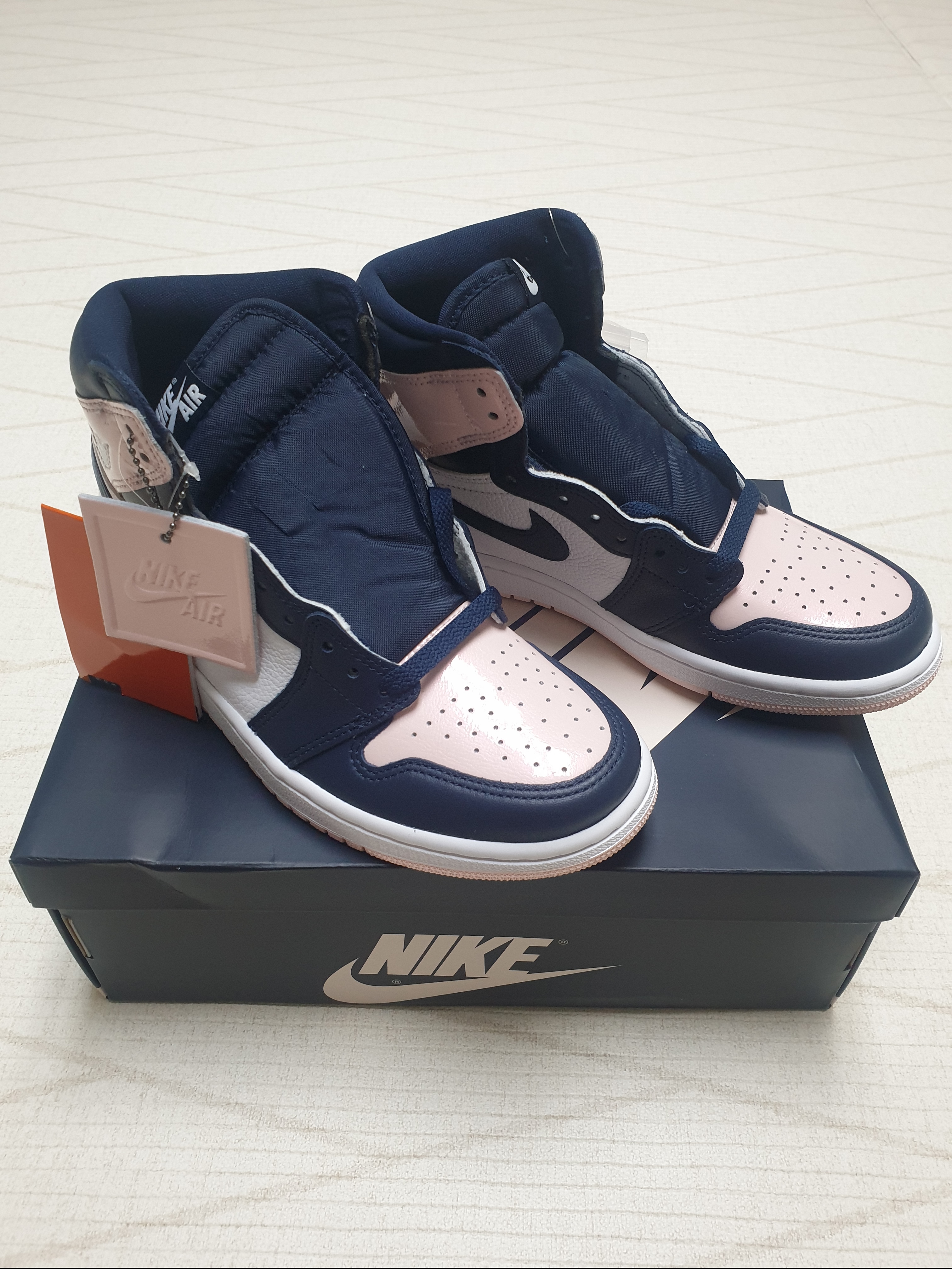 (W) Jordan 1 Retro High OG Atmosphere 착용 스타일 - 1