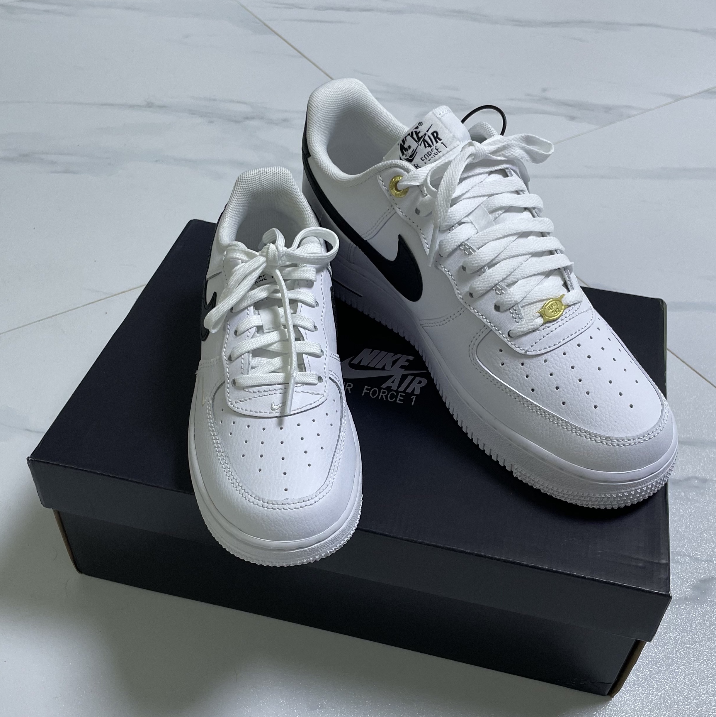 Nike Air Force 1 '07 LV8 40th Anniversary Join Forces White Black 착용 스타일