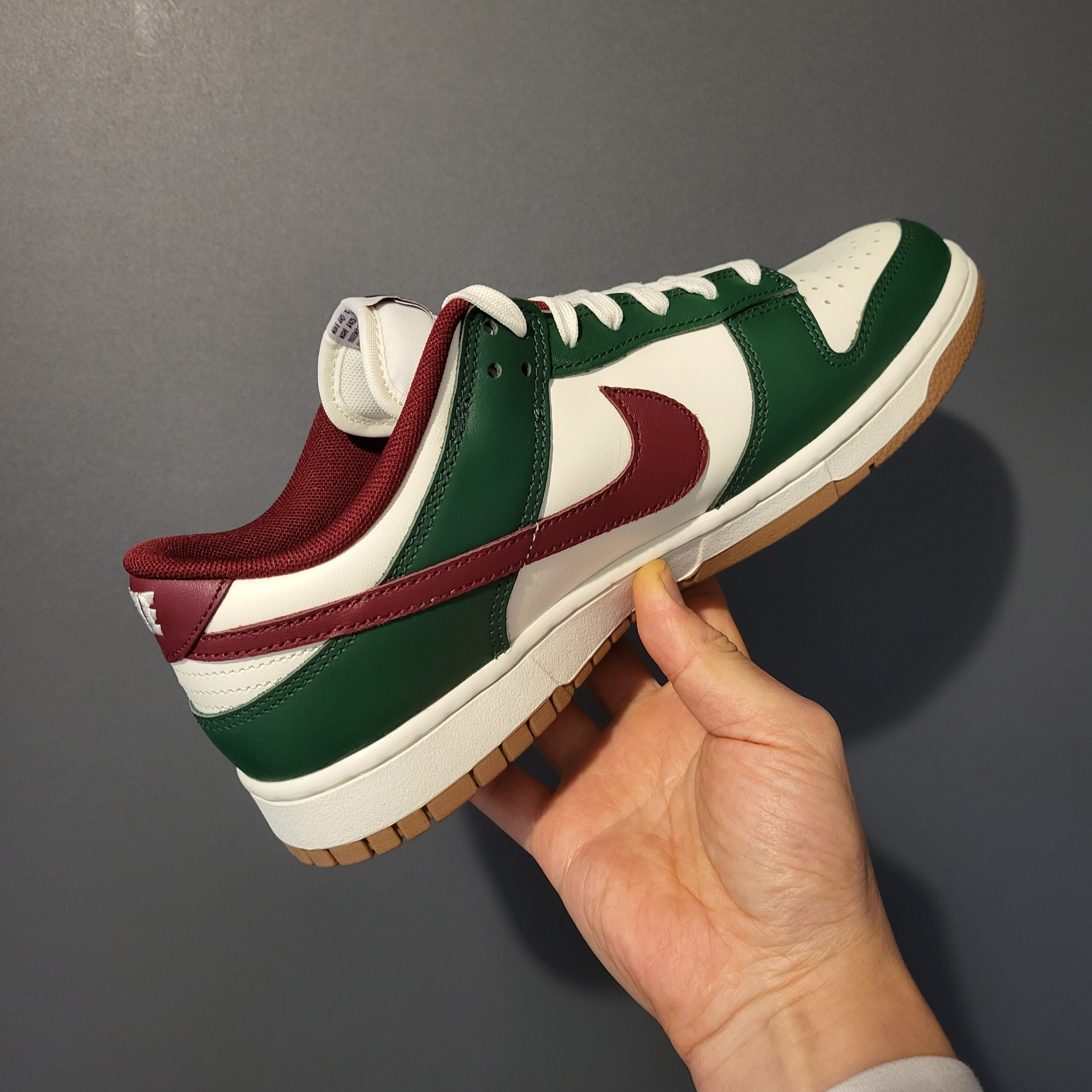 Nike Dunk Low George Green and Team Red 착용 스타일 - 2