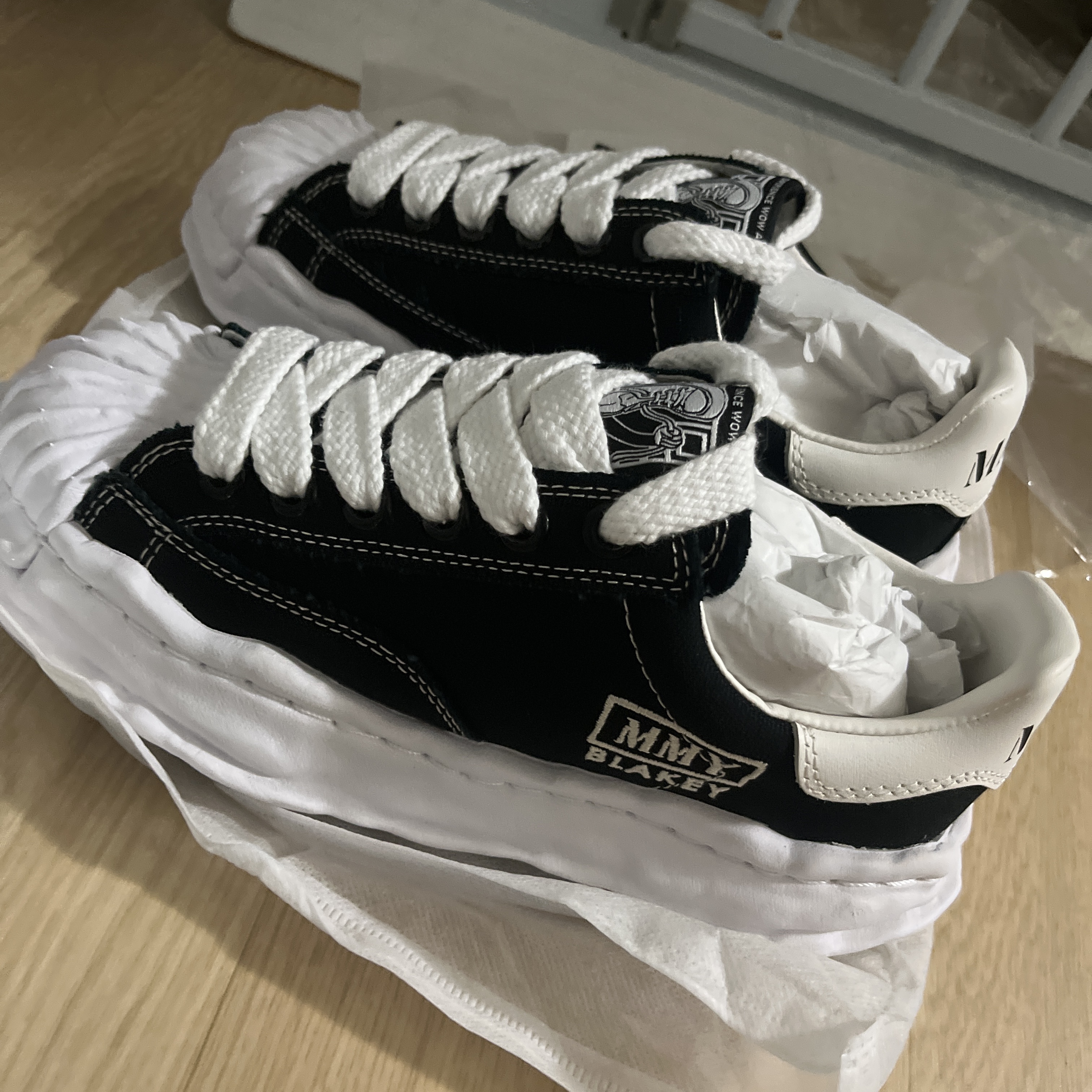 Maison Mihara Yasuhiro x WOW Blakey OG Sole Canvas Low-top Sneakers Nero 착용 스타일 - 2