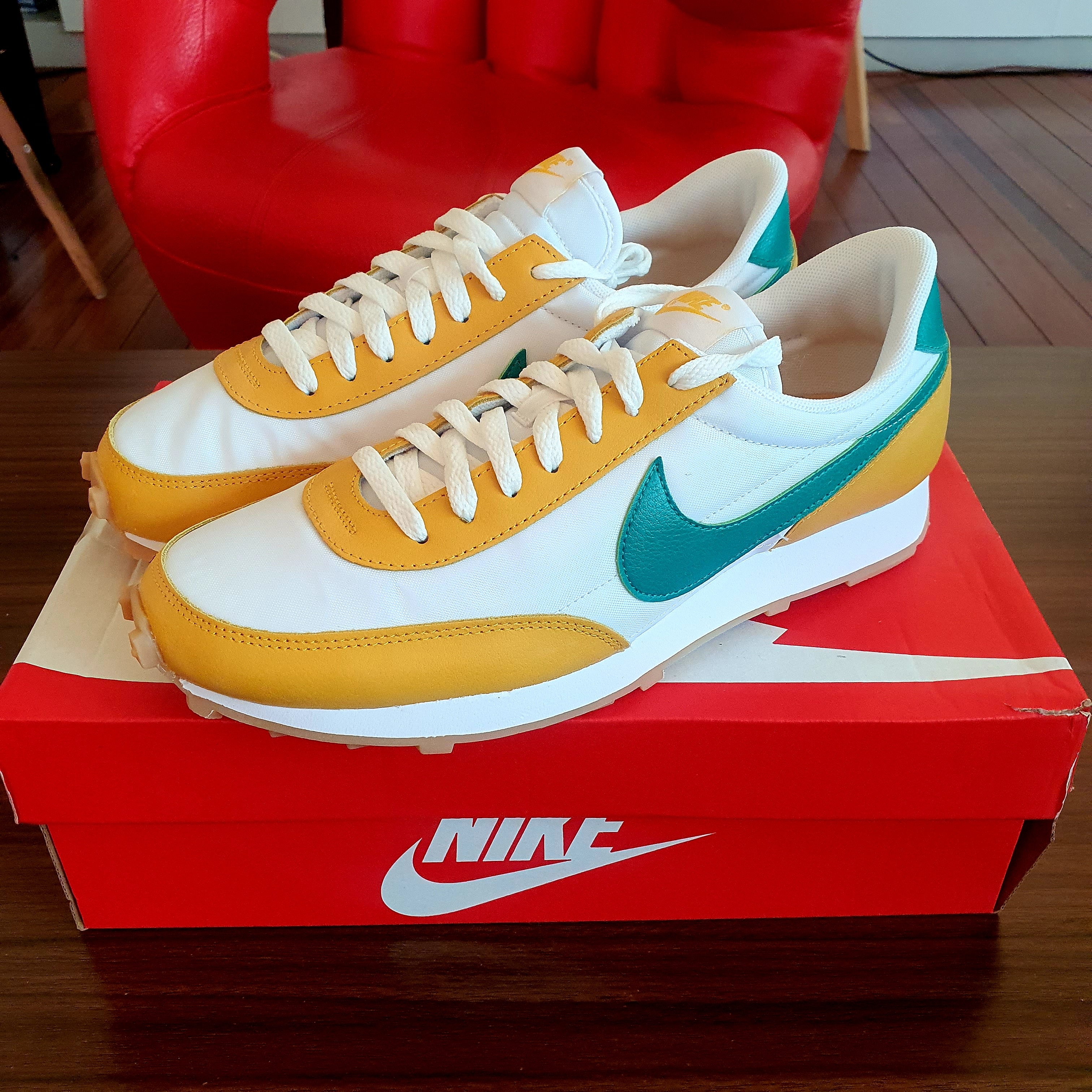 (W) Nike Daybreak Neptune Green Yellow Ochre 착용 스타일