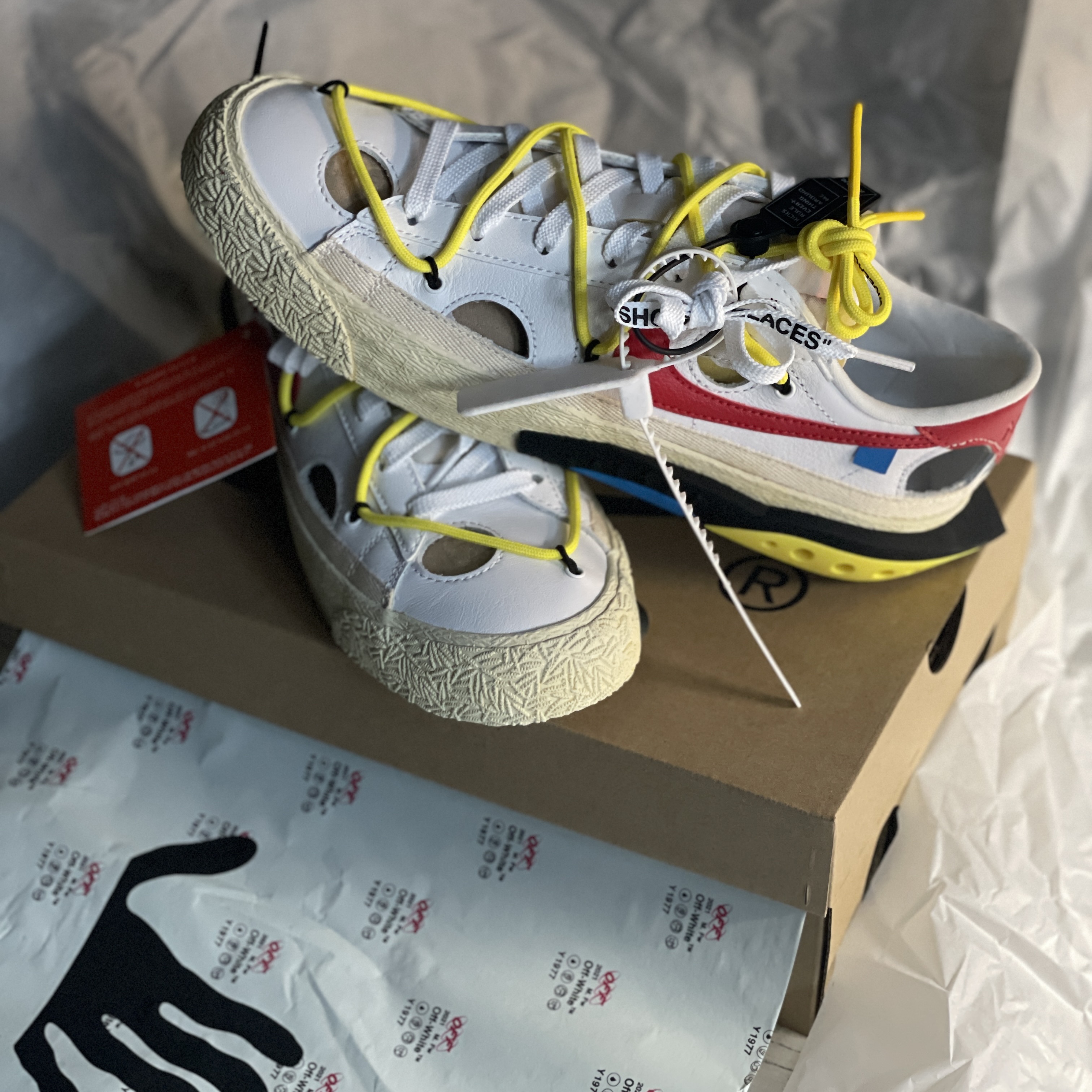 Nike x Off-White Blazer Low '77 White and University Red 착용 스타일