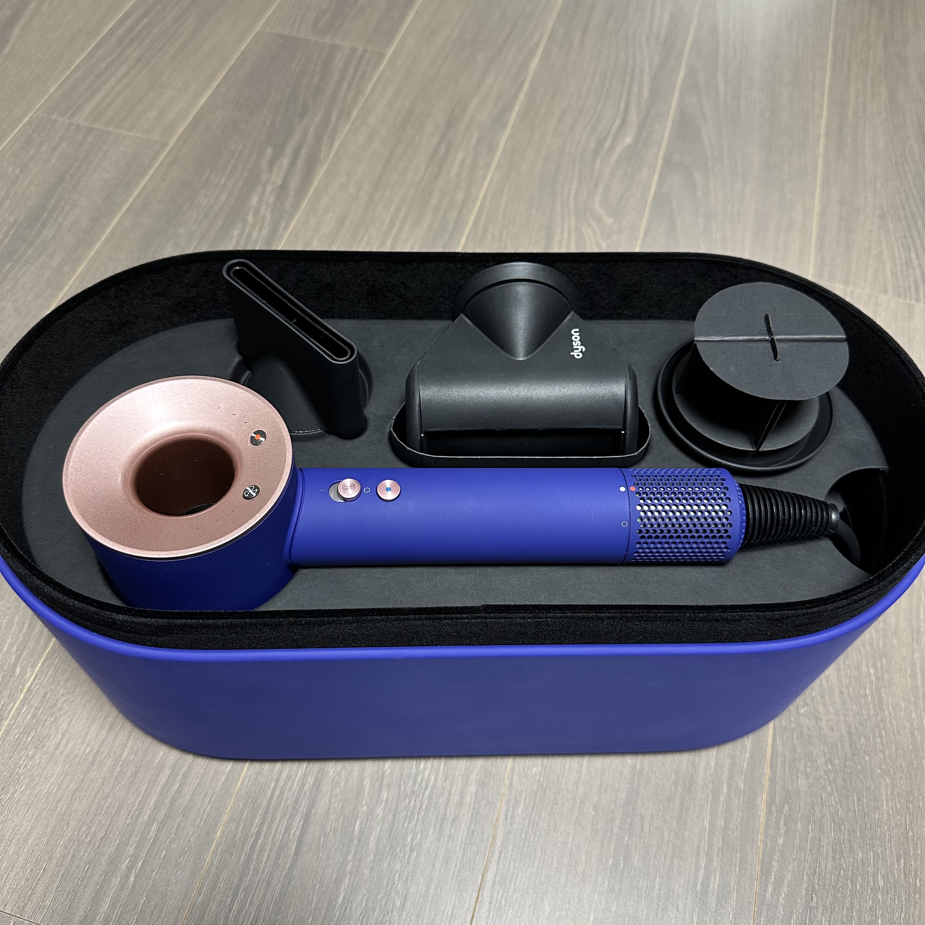 Dyson Supersonic Hair Dryer Vinca Blue Rose (Korean Ver.) 착용 스타일 - 3